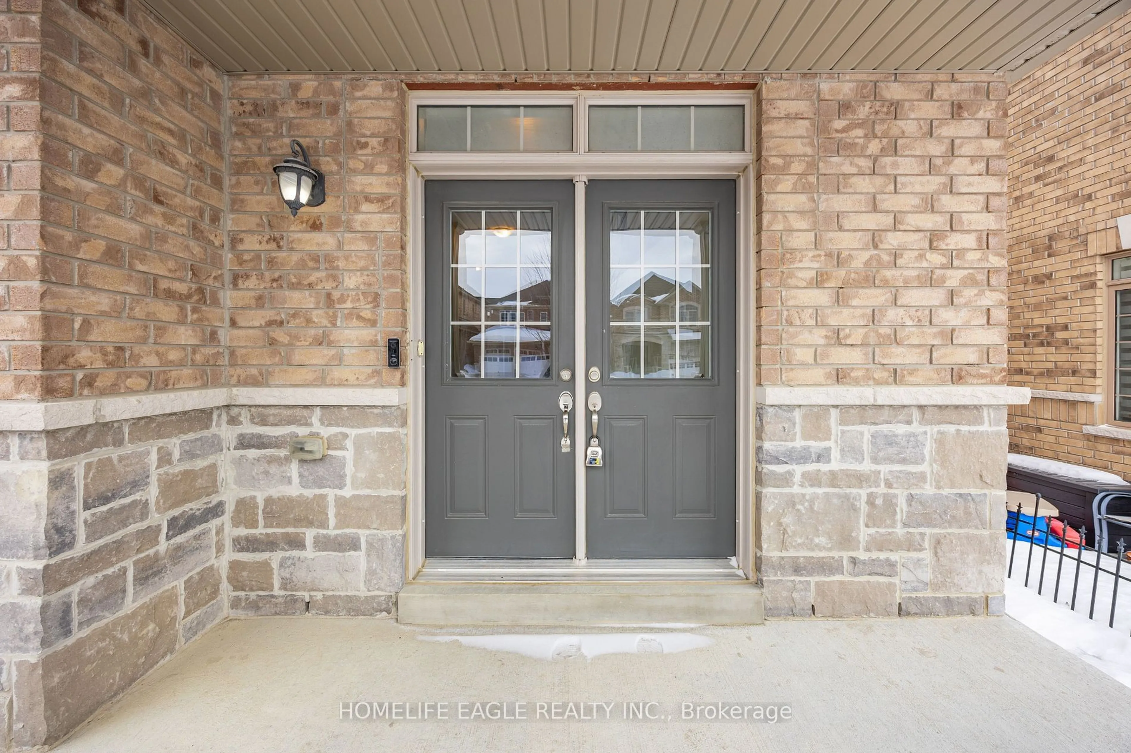 Indoor entryway for 11 Barrow Ave, Bradford West Gwillimbury Ontario L3Z 0W1