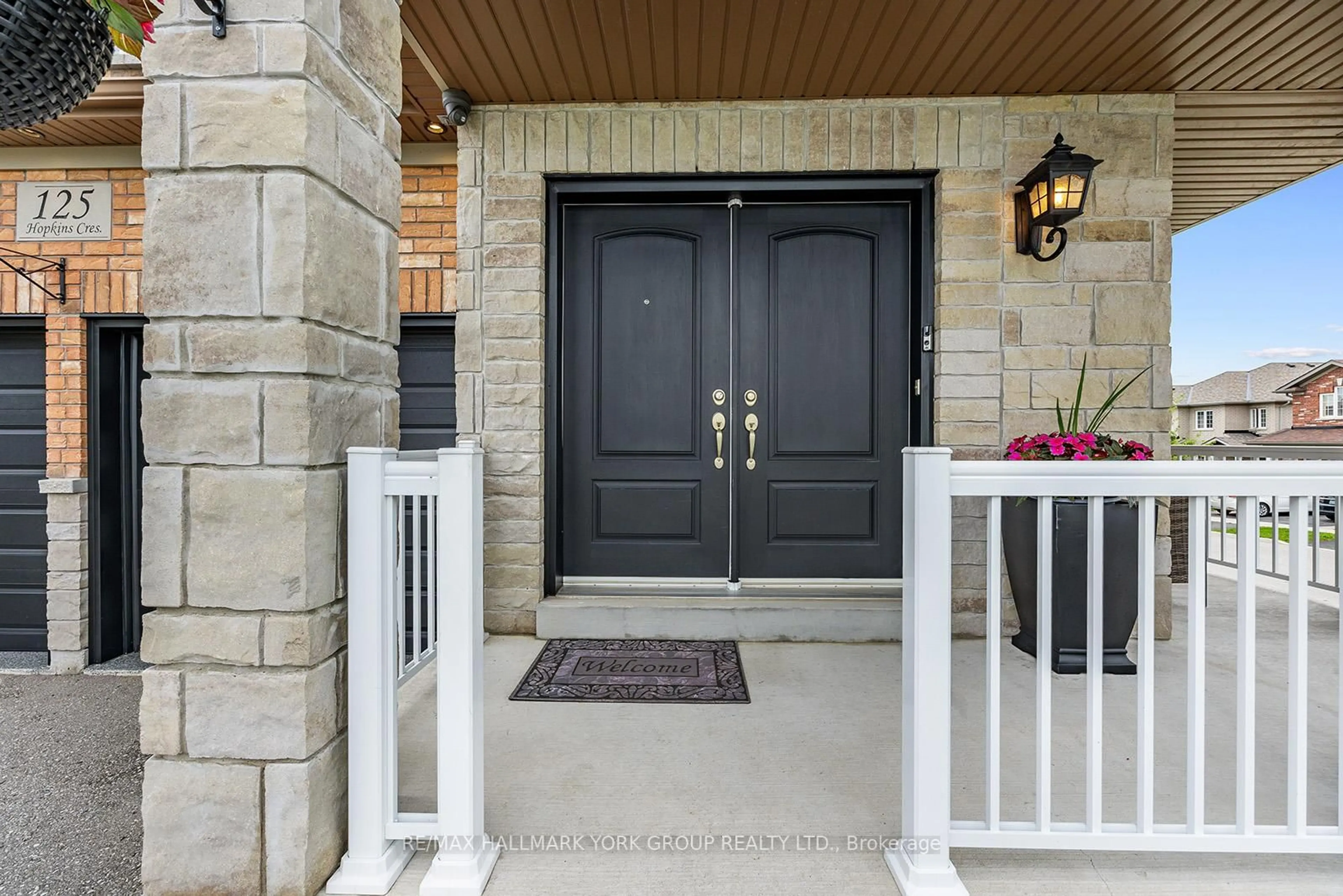 Indoor entryway for 125 Hopkins Cres, Bradford West Gwillimbury Ontario L3Z 2A4