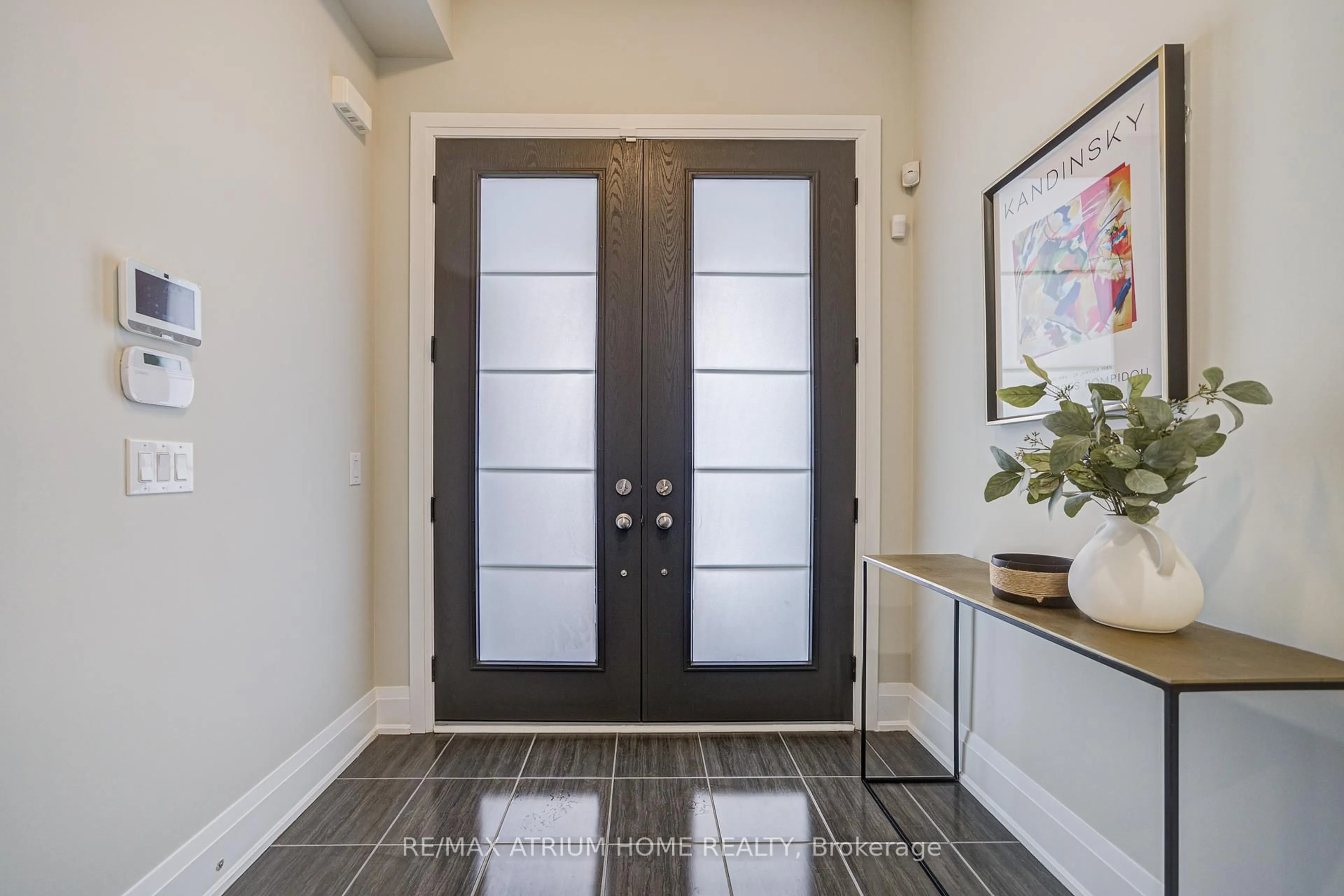 Indoor entryway for 90 Hesperus Rd, Vaughan Ontario L4J 0K3