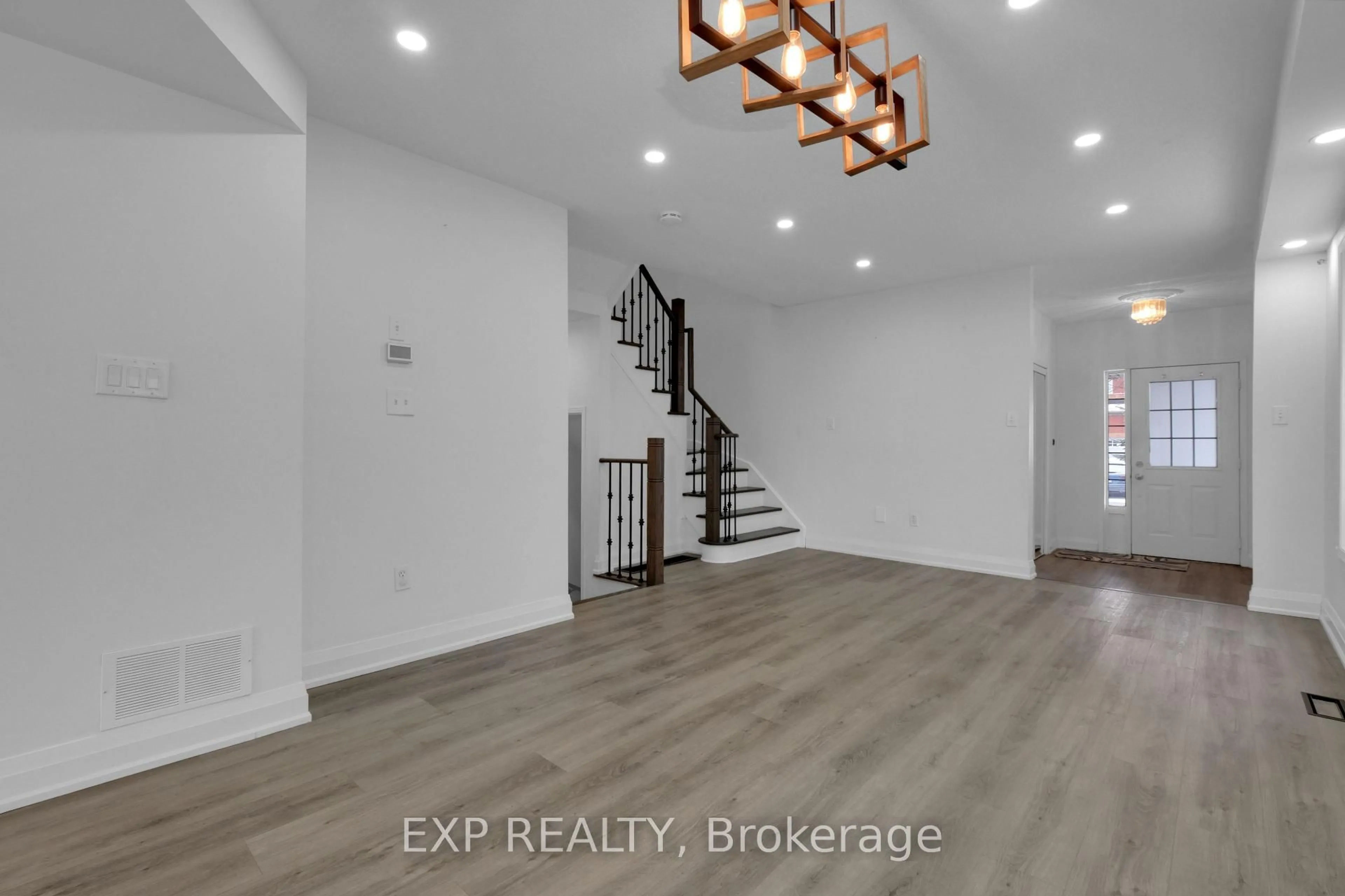 Indoor entryway for 21 Casabel Dr, Vaughan Ontario L6A 3M5