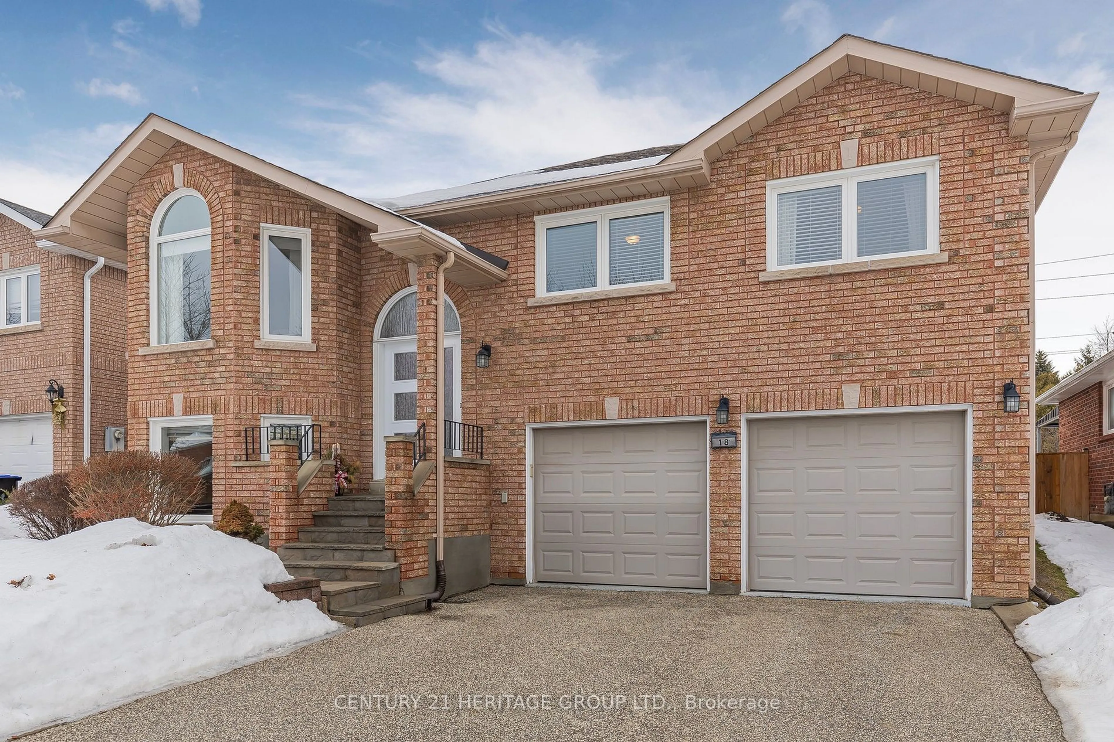 Home with brick exterior material, street for 18 Countryside Crt, Bradford West Gwillimbury Ontario L3Z 2Z8