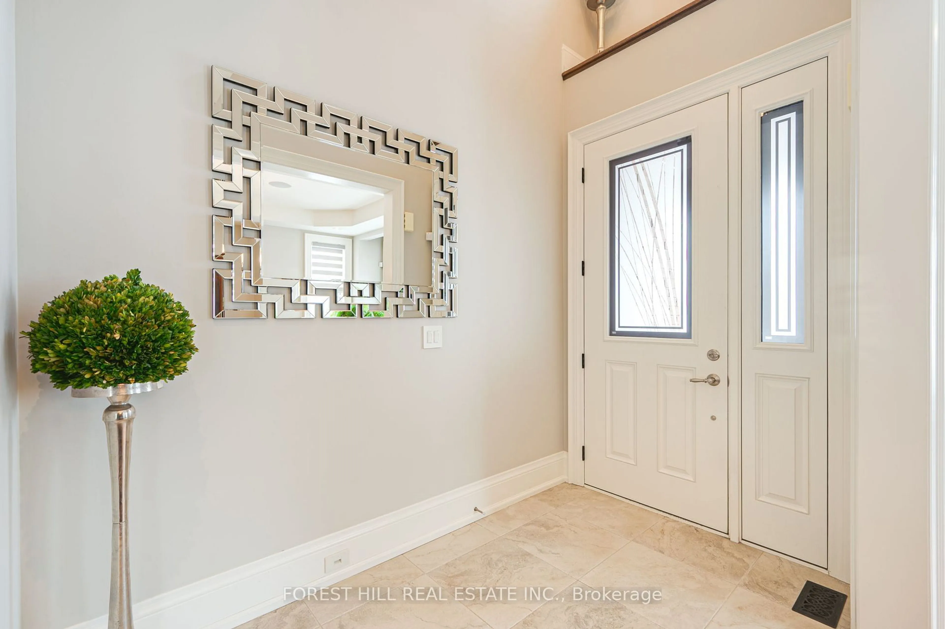 Indoor entryway for 59 Leith Dr, Bradford West Gwillimbury Ontario L3Z 0V6