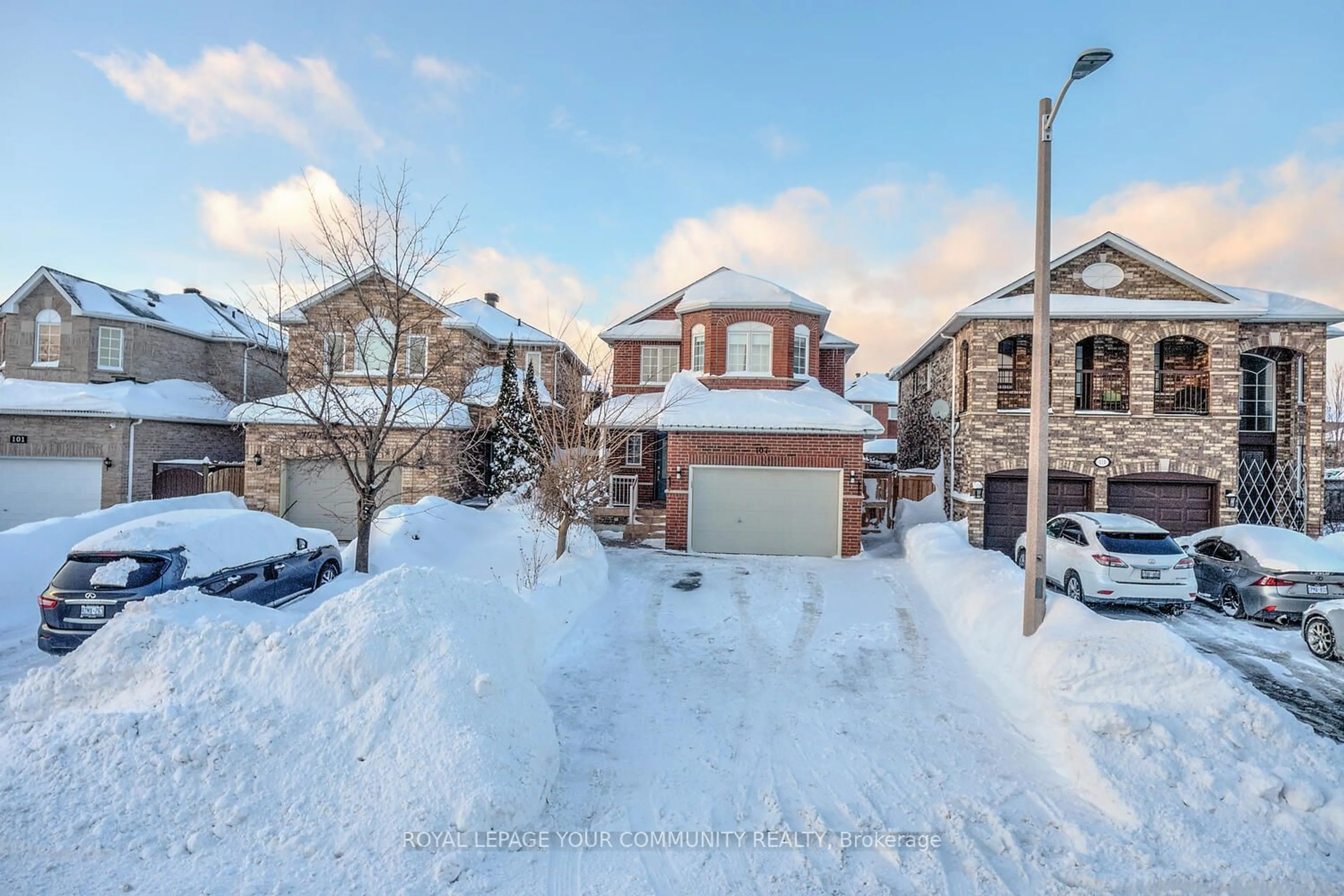 A pic from outside/outdoor area/front of a property/back of a property/a pic from drone, street for 107 Purcell Cres, Vaughan Ontario L6A 3C7