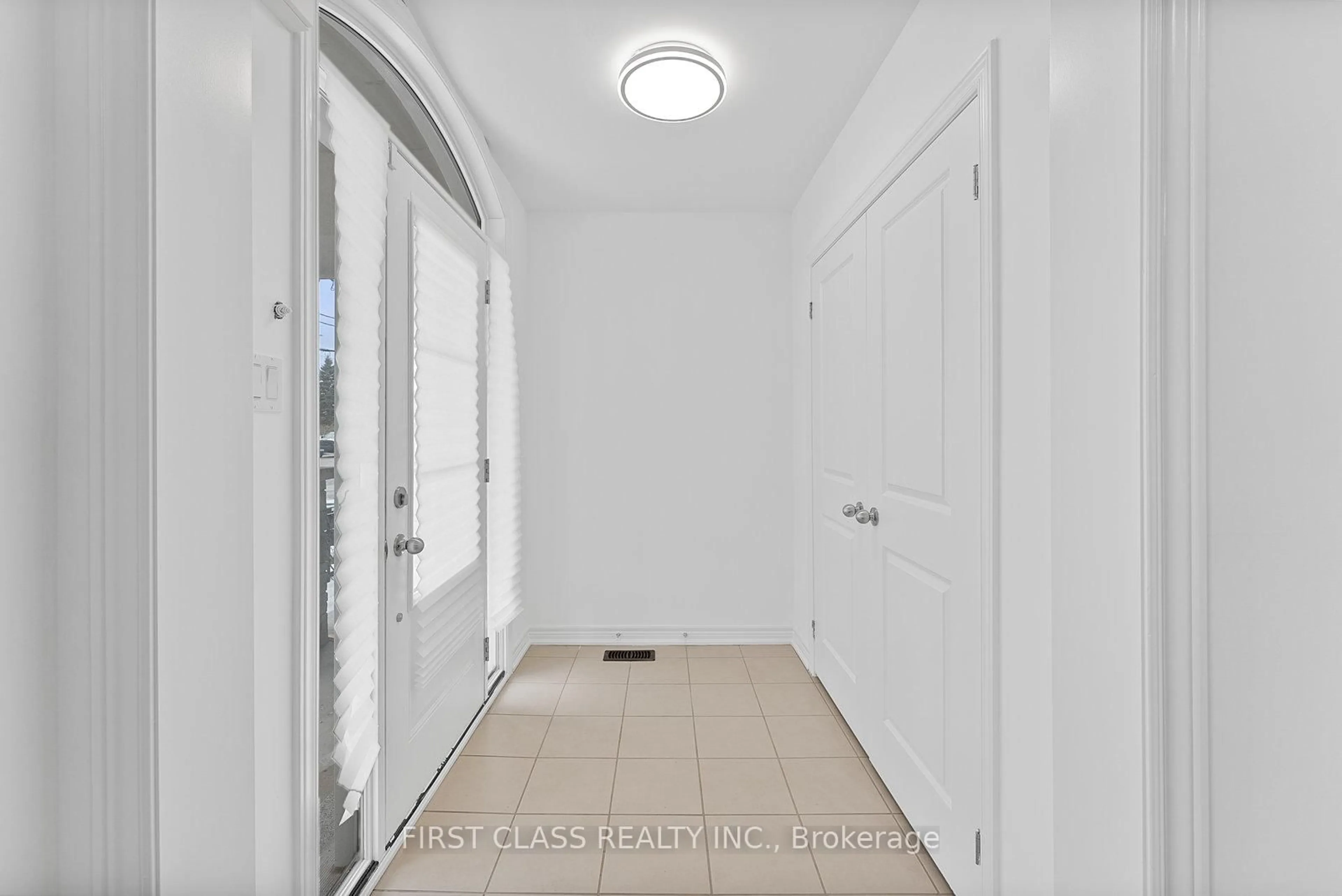 Indoor entryway for 164 Elgin Mills Rd W Rd, Richmond Hill Ontario L4C 5S4