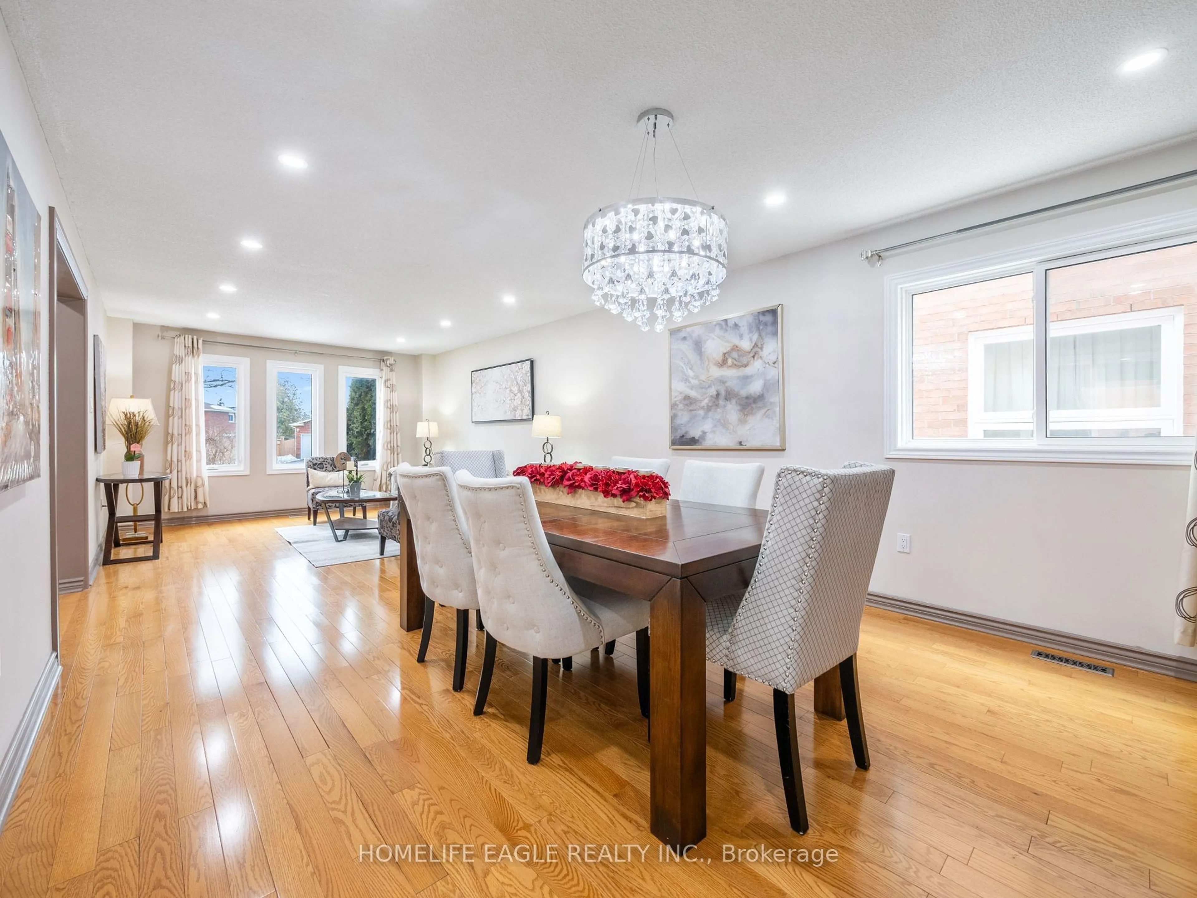 Dining room, wood/laminate floor for 84 Viewmark Dr, Richmond Hill Ontario L4S 1E3