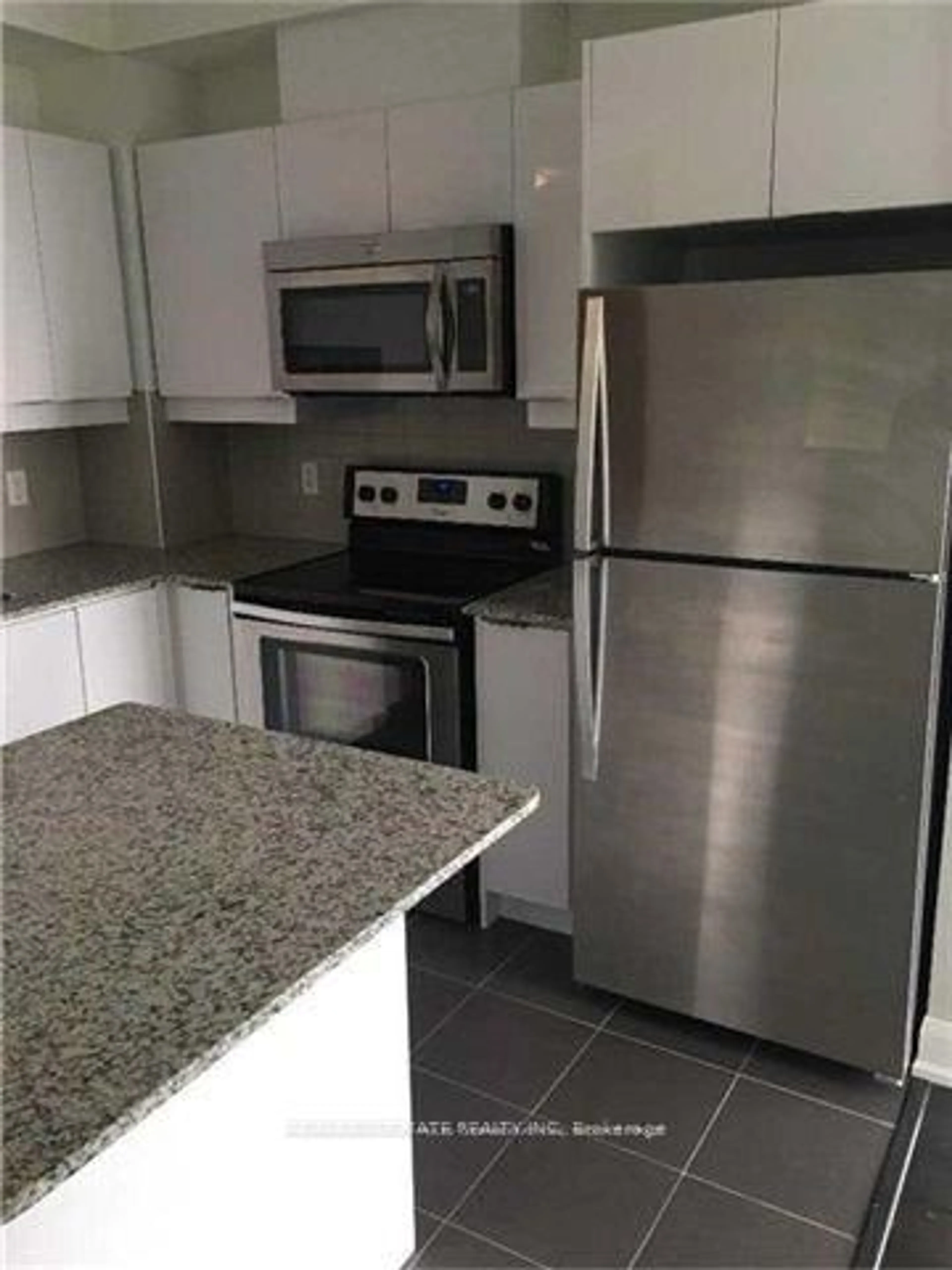 Standard kitchen, ceramic/tile floor for 2910 Highway 7 Rd, Vaughan Ontario L4K 0H8