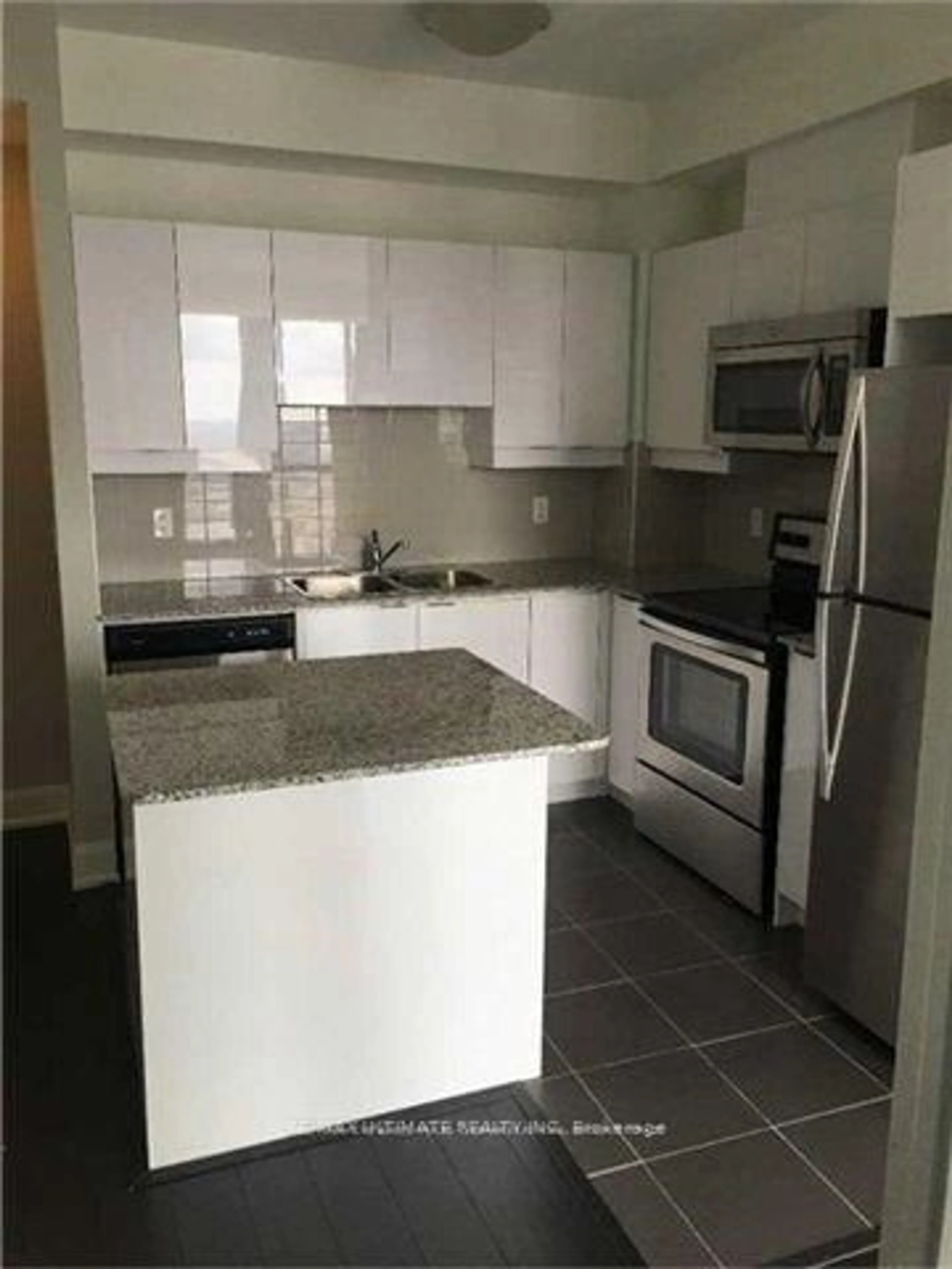 Standard kitchen, ceramic/tile floor for 2910 Highway 7 Rd, Vaughan Ontario L4K 0H8