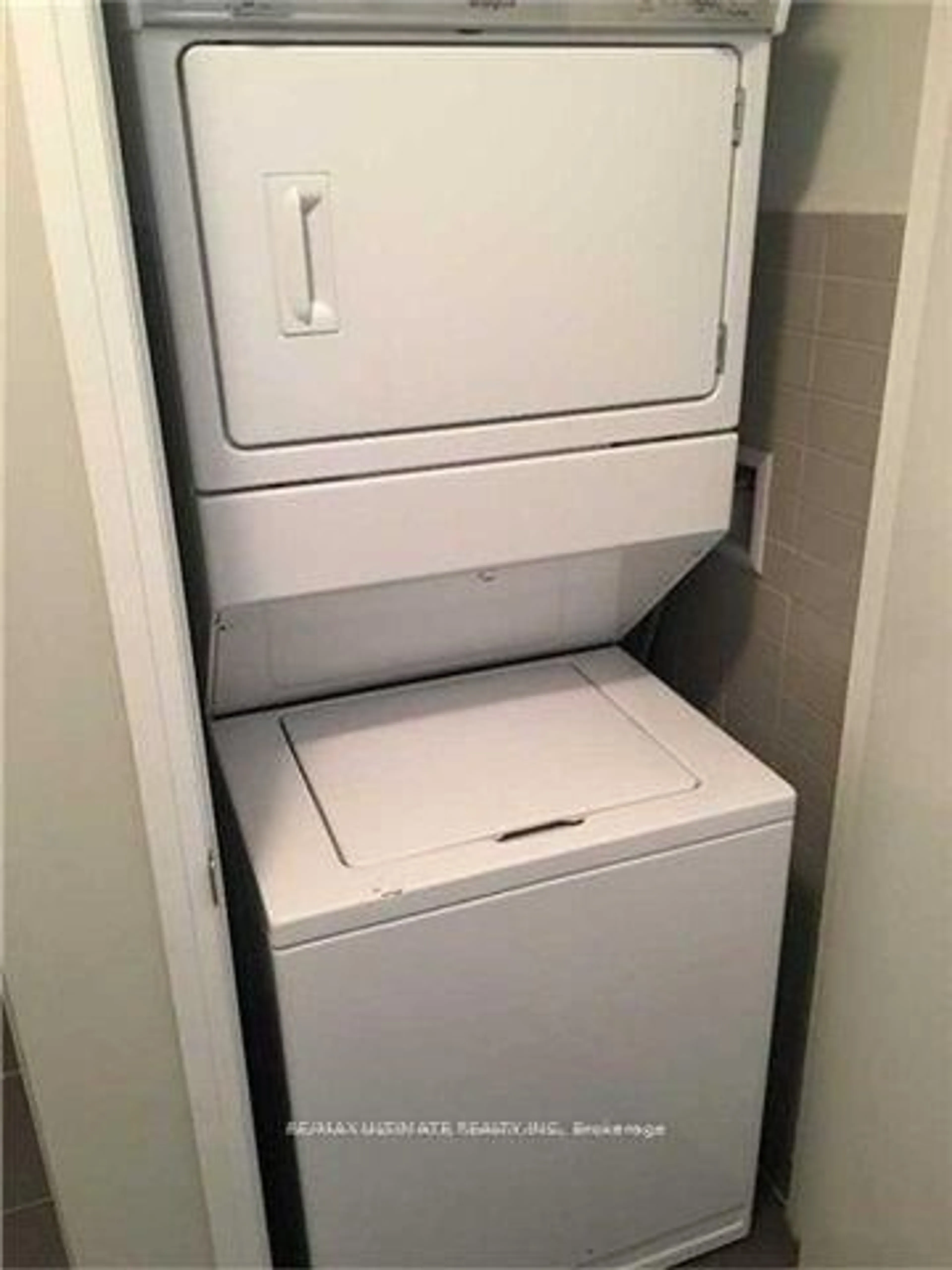 Laundry room for 2910 Highway 7 Rd, Vaughan Ontario L4K 0H8