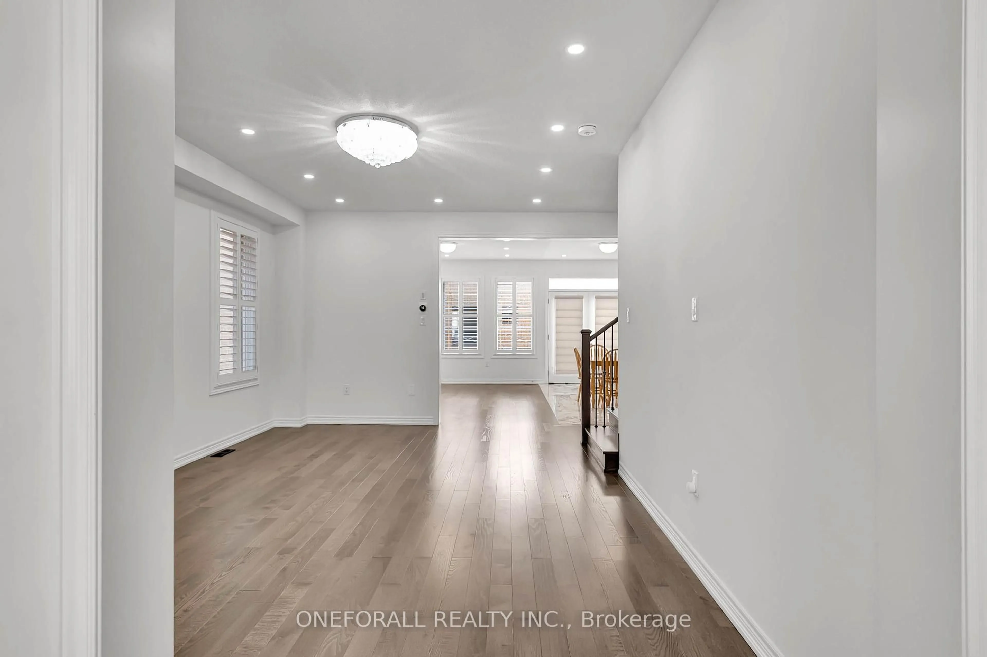 Indoor entryway for 68 Wakefield Blvd, Essa Ontario L3W 0L9