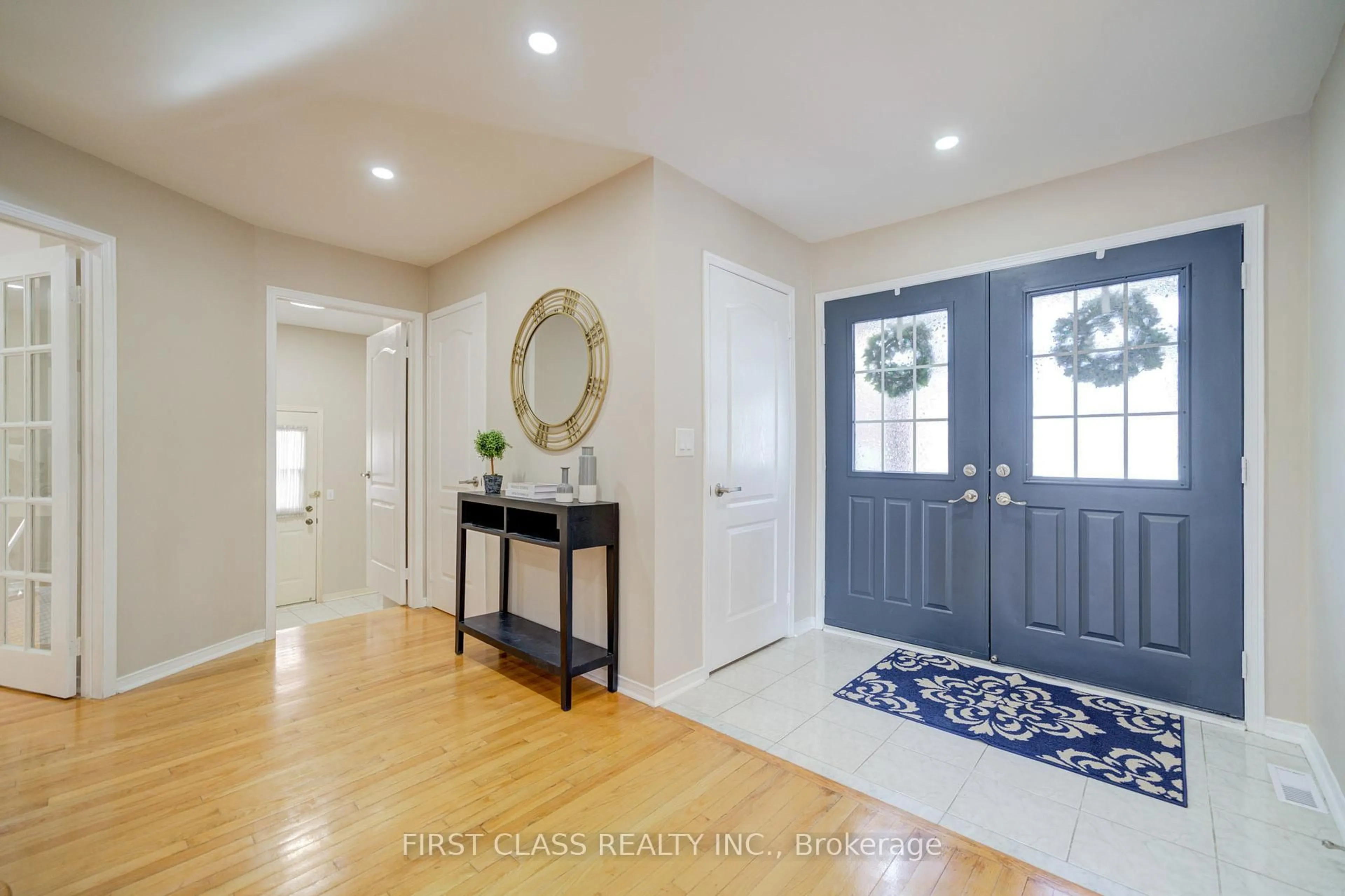 Indoor entryway for 7 Turnberry Cres, Markham Ontario L3R 0R7