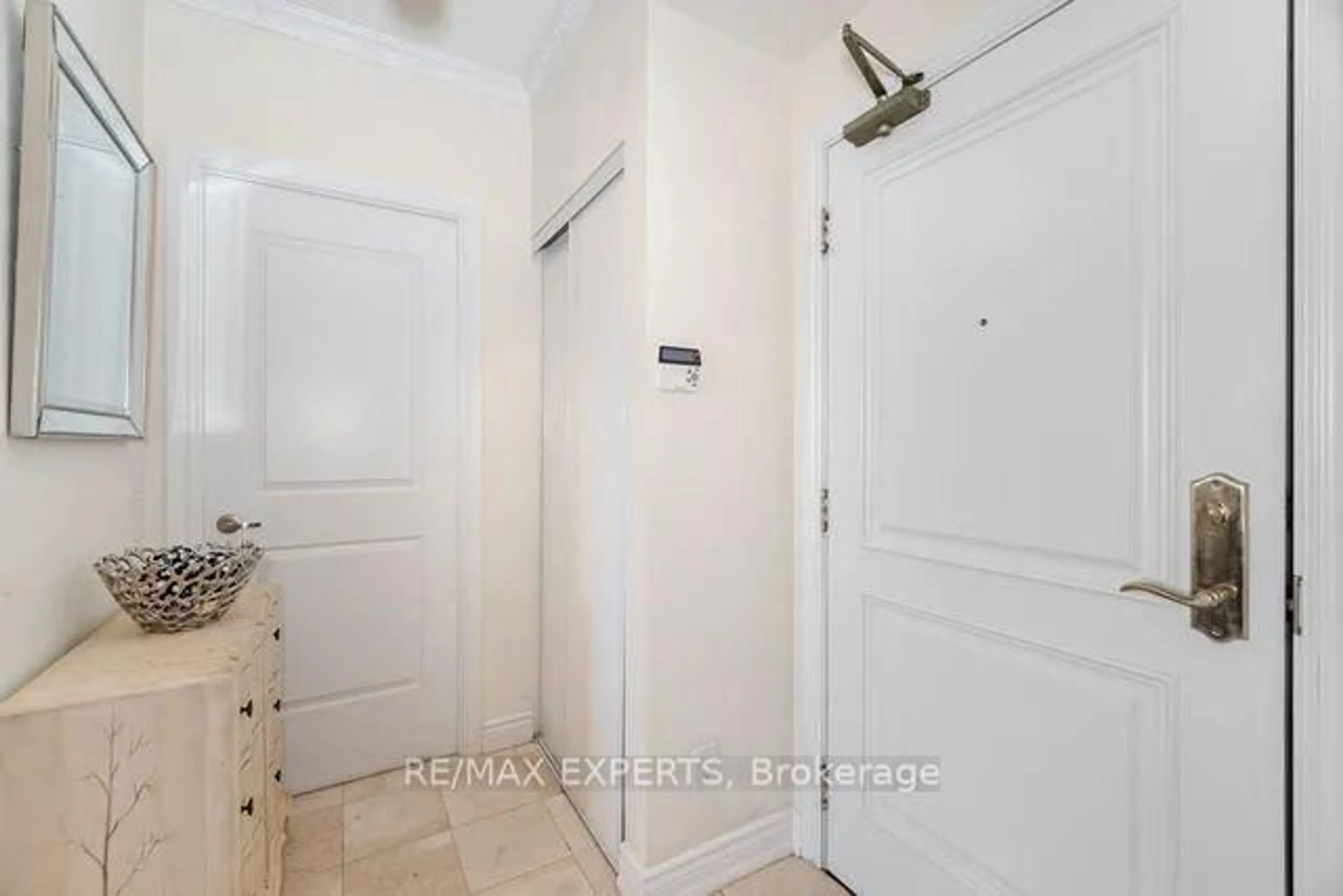 A pic of a room for 9255 Jane St #809, Vaughan Ontario L6A 0K1