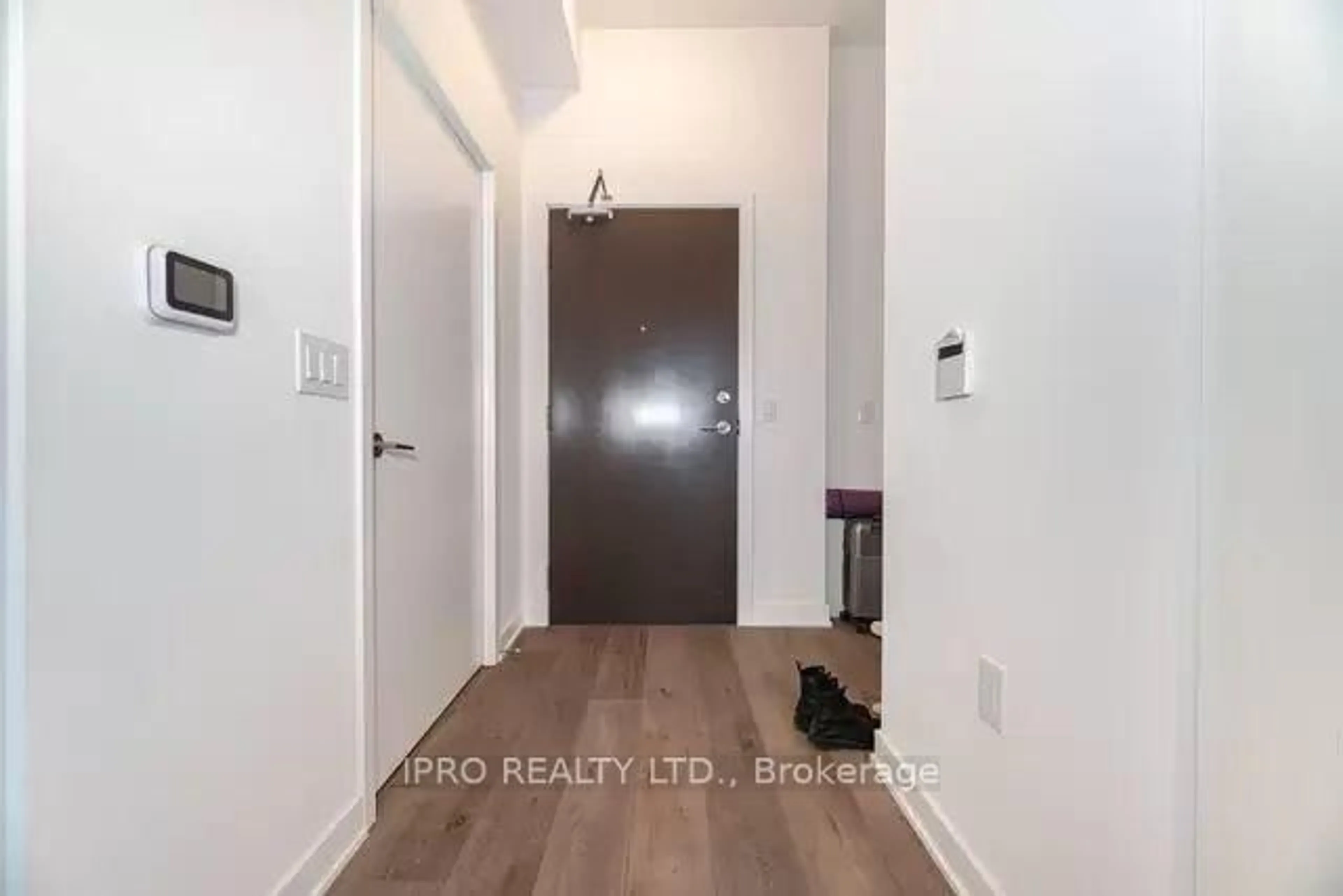 Indoor entryway for 60 Honeycrisp Cres #911, Vaughan Ontario L4K 0N5