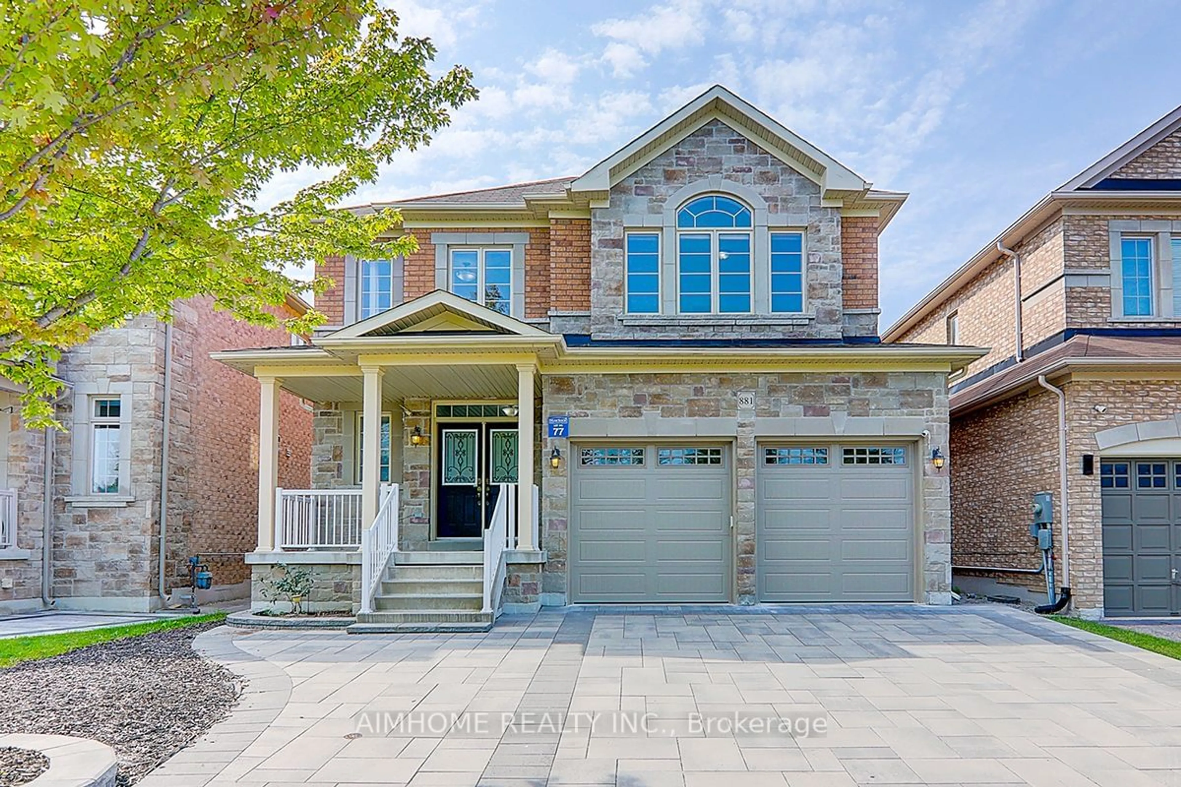 Home with brick exterior material, street for 881 Memorial Circ, Newmarket Ontario L3X 0A8