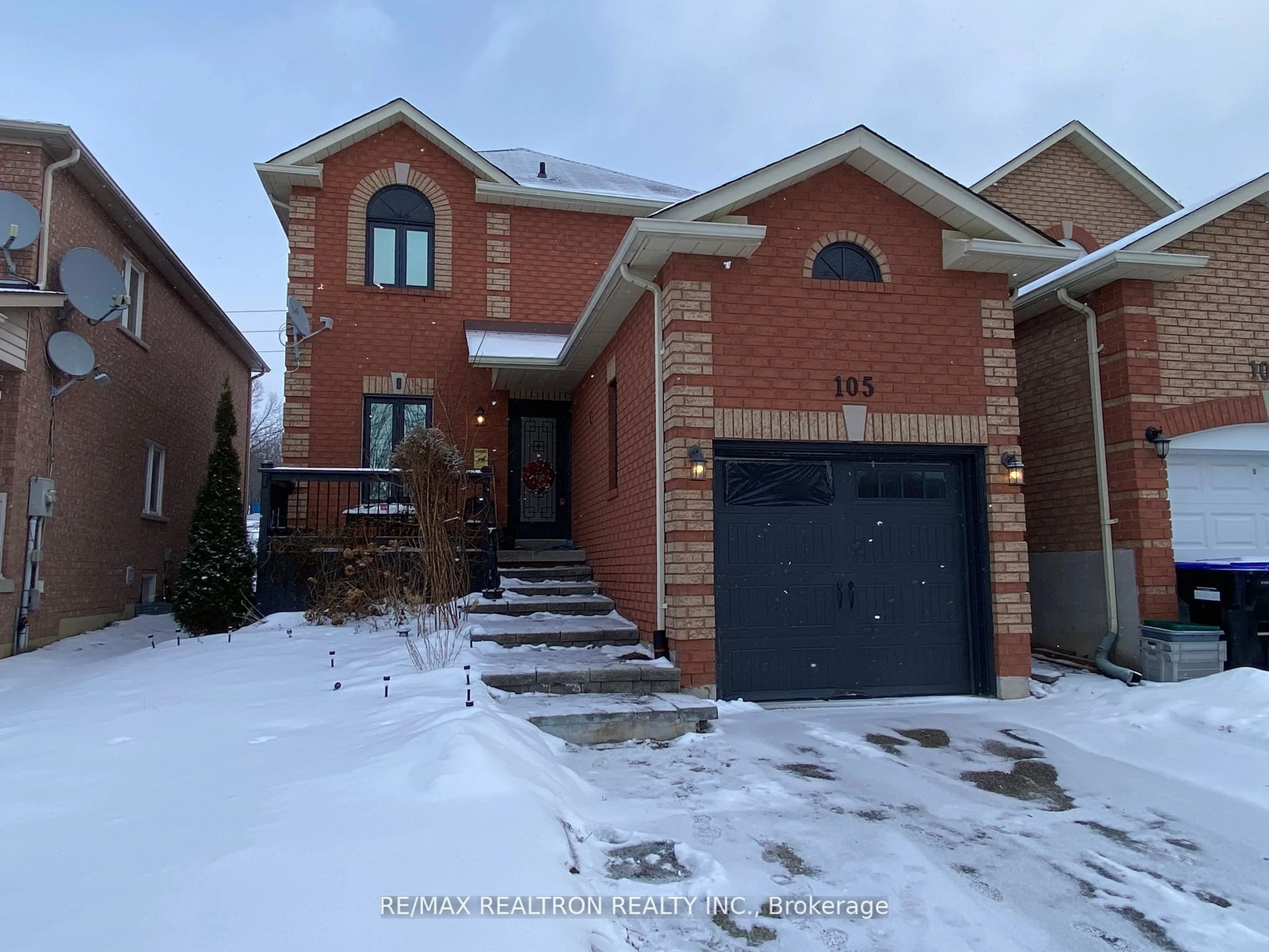 Home with brick exterior material, street for 105 Longview Dr, Bradford West Gwillimbury Ontario L3Z 2Z2