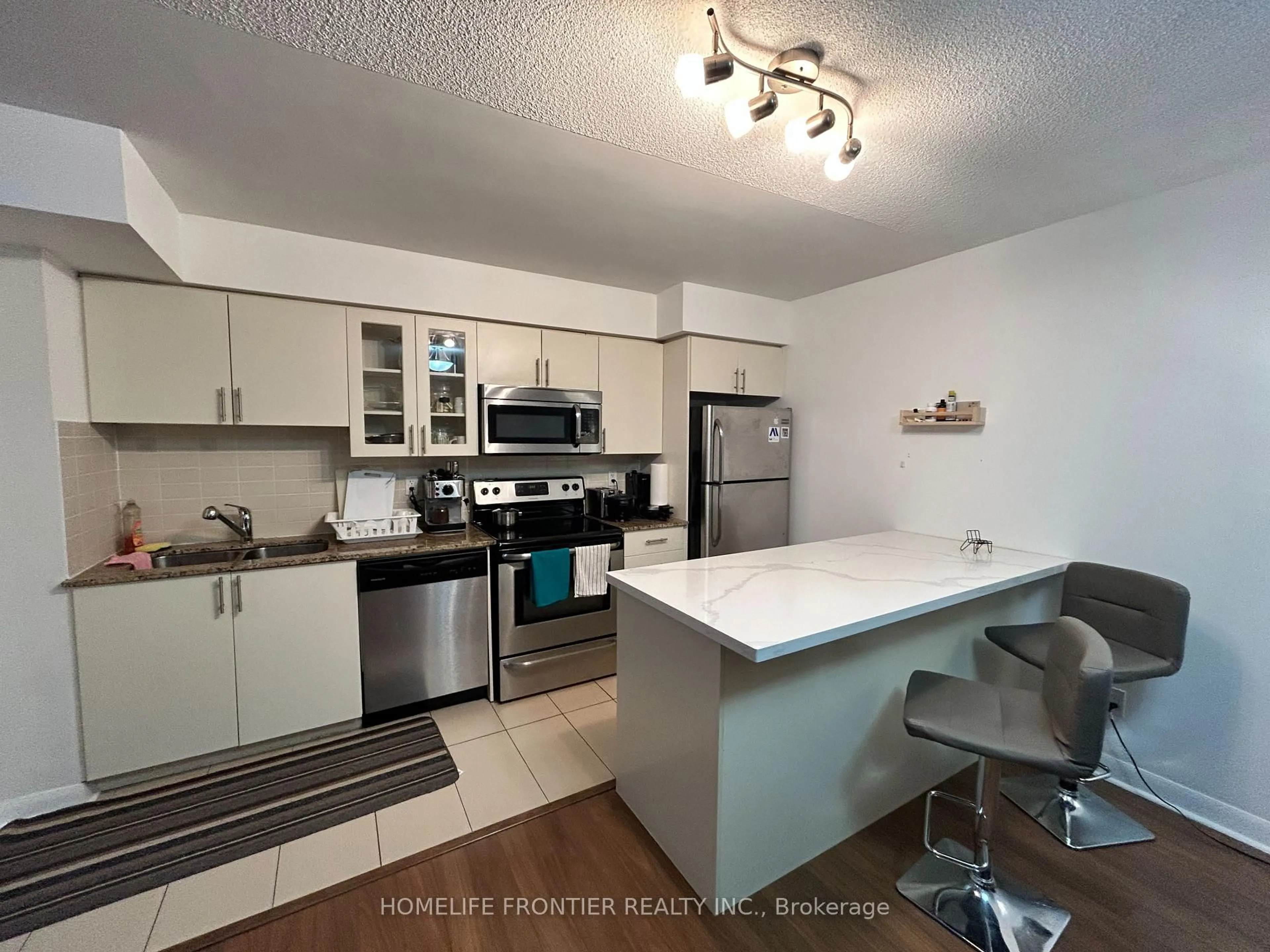 Standard kitchen, unknown for 75 Norman Bethune Ave #202, Richmond Hill Ontario L4B 0B6