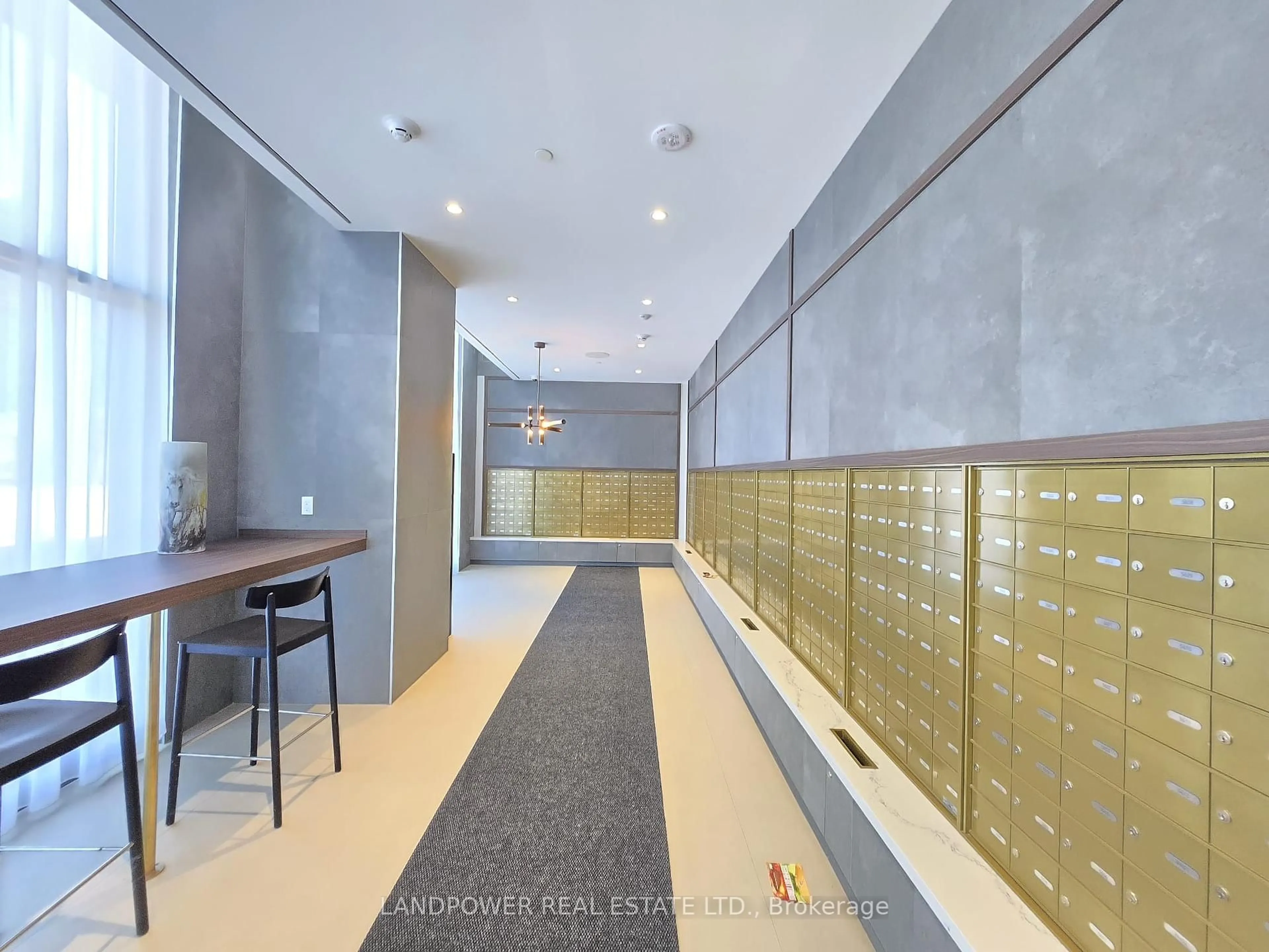 Indoor foyer for 7890 Jane St #2509, Vaughan Ontario L4K 0K9