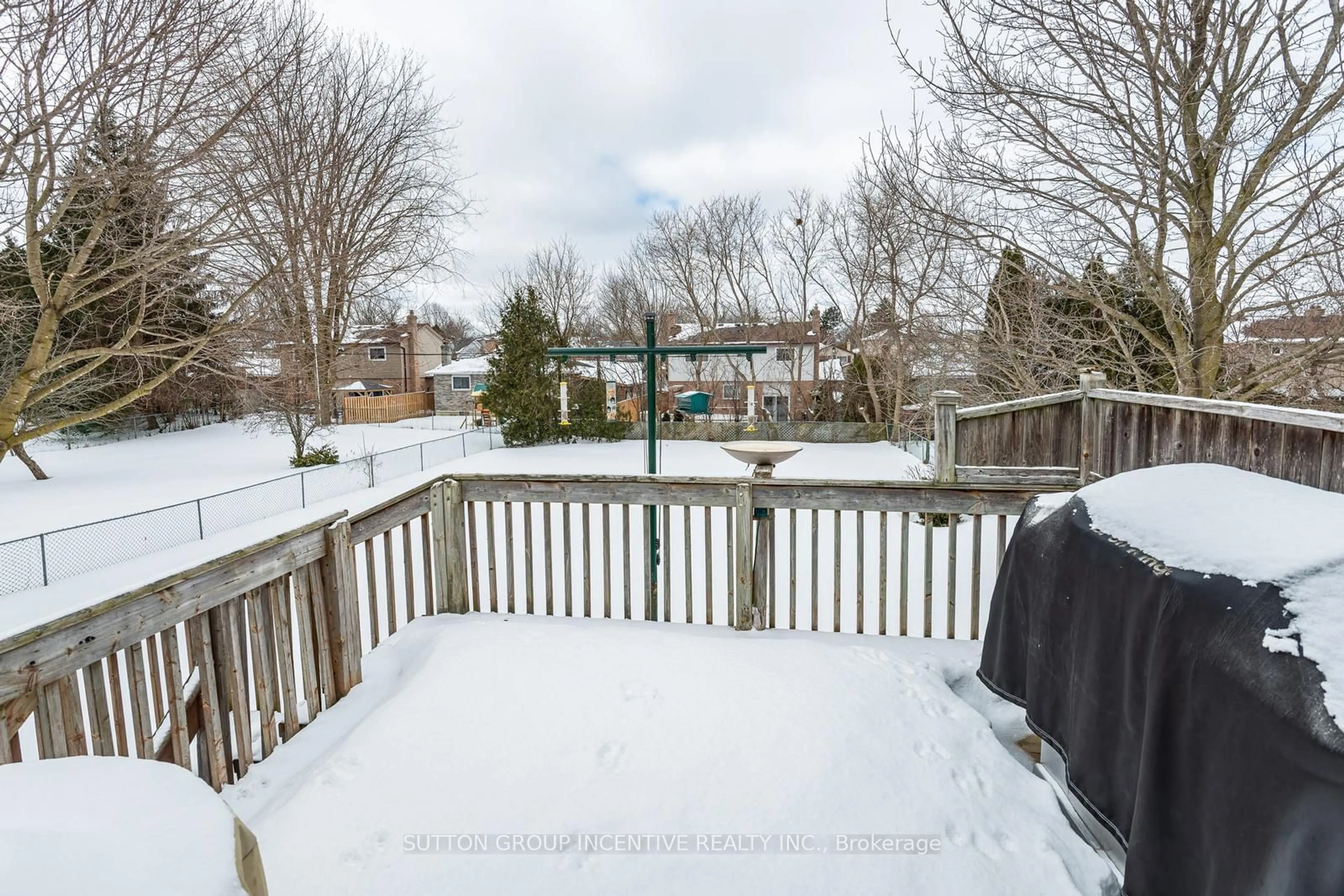 Patio, unknown for 78 Howard Rd, Newmarket Ontario L3Y 3G7