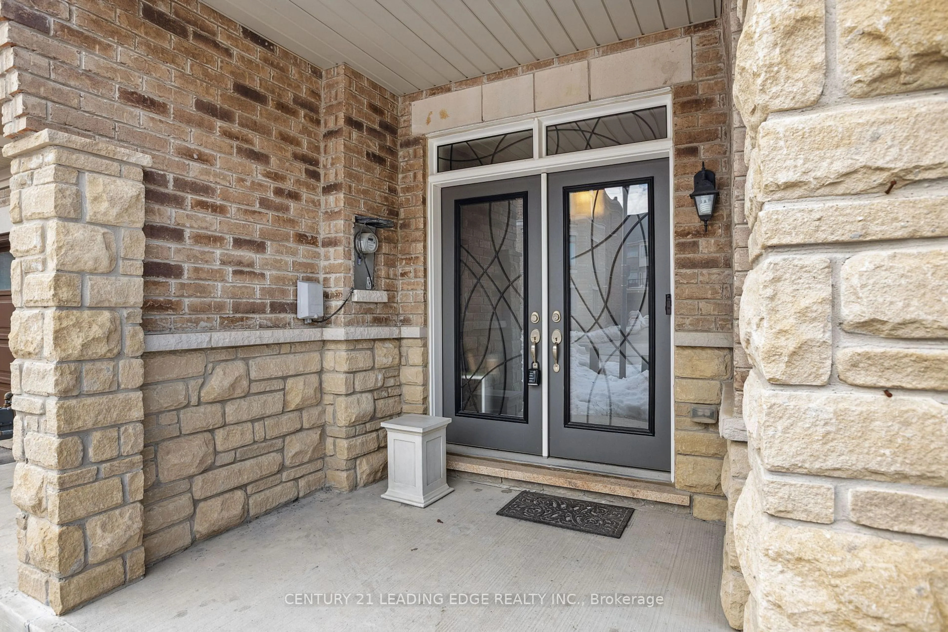 Indoor entryway for 28 Rougeview Park Cres, Markham Ontario L6E 0P7