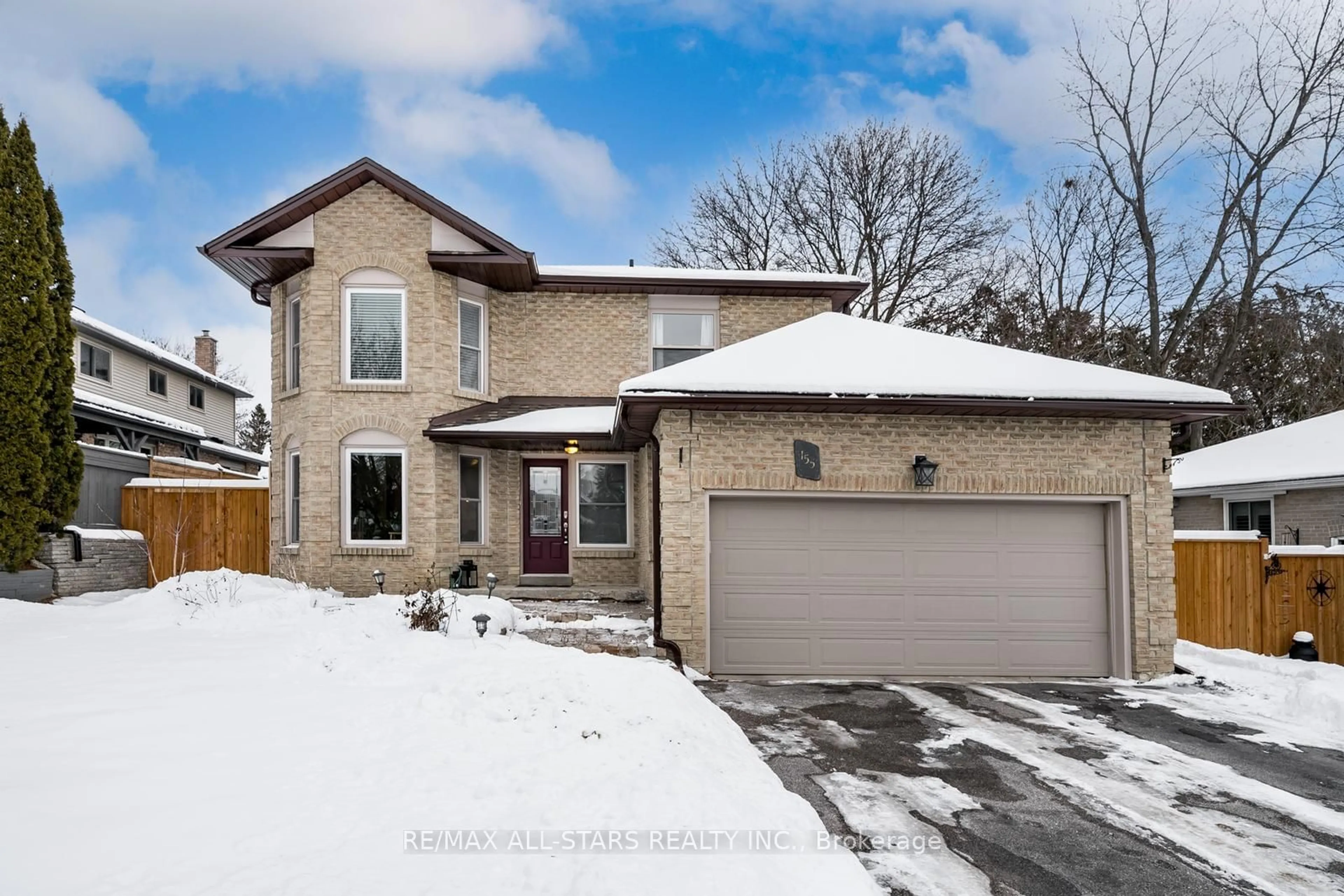 Home with brick exterior material, street for 155 Willow Lane, Newmarket Ontario L3Y 4J1