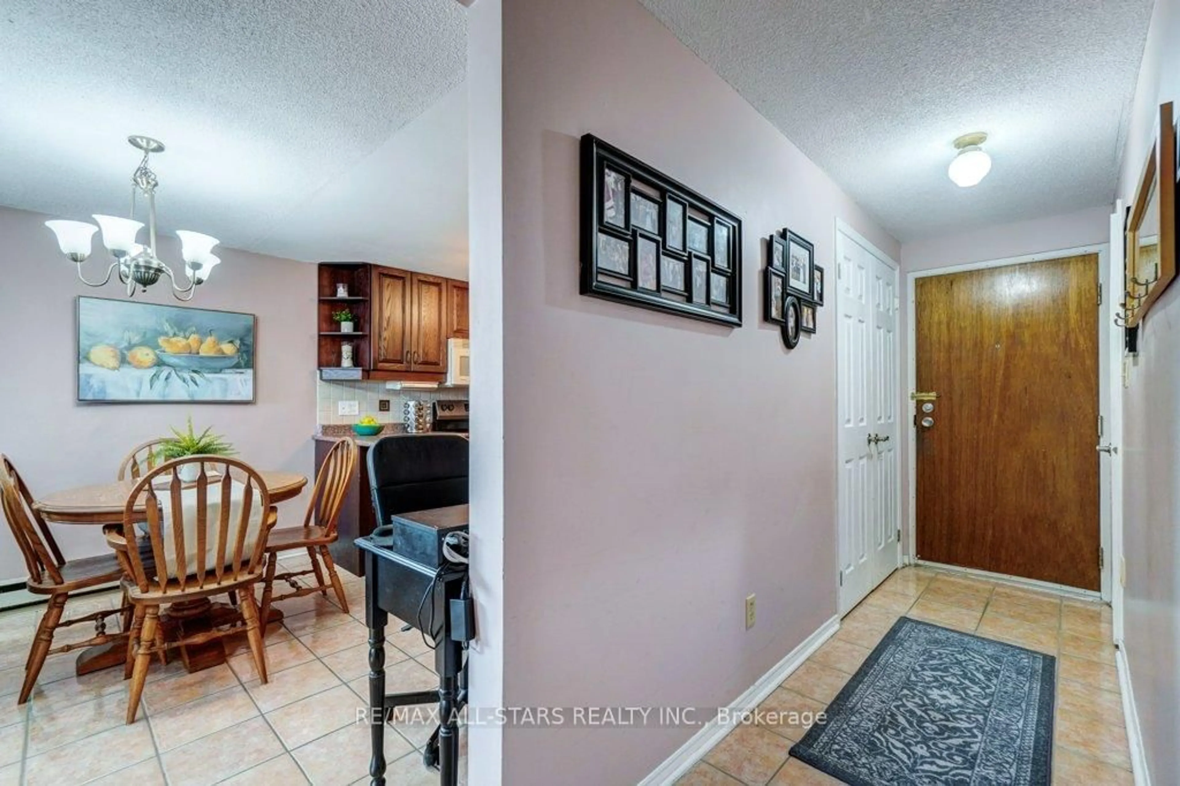 Indoor entryway for 219 Main St #306, Uxbridge Ontario L9P 1C4