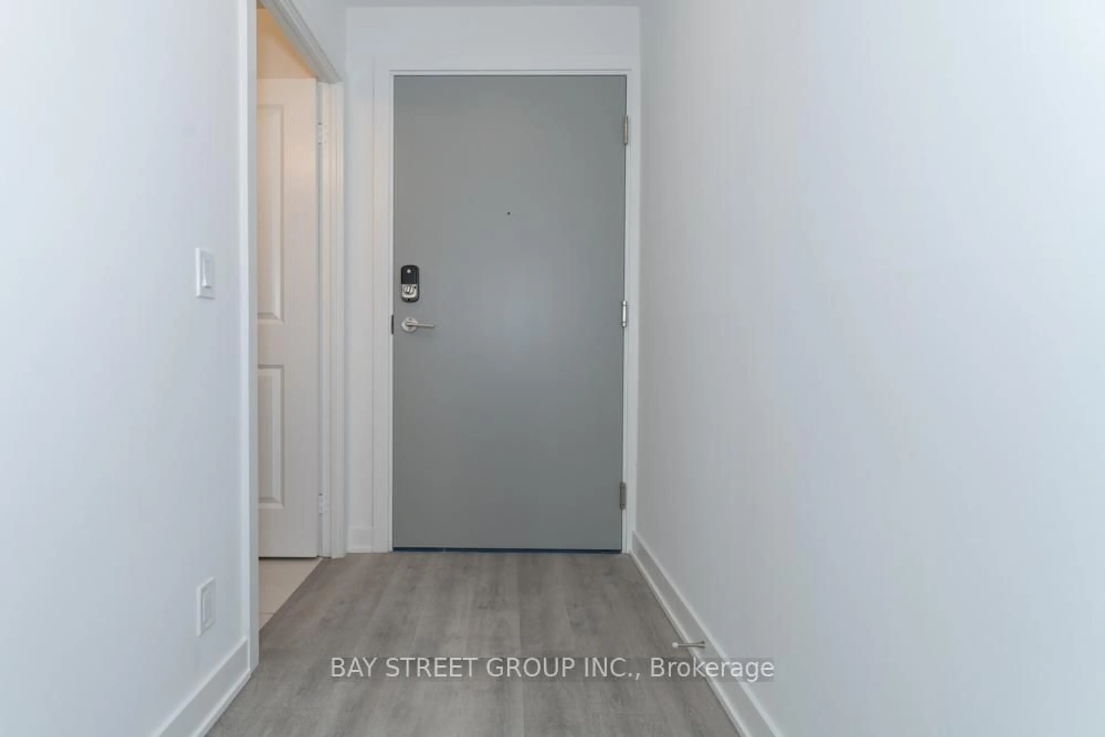 Indoor entryway for 50 Upper Mall Way ##1005B, Vaughan Ontario L4J 0L8