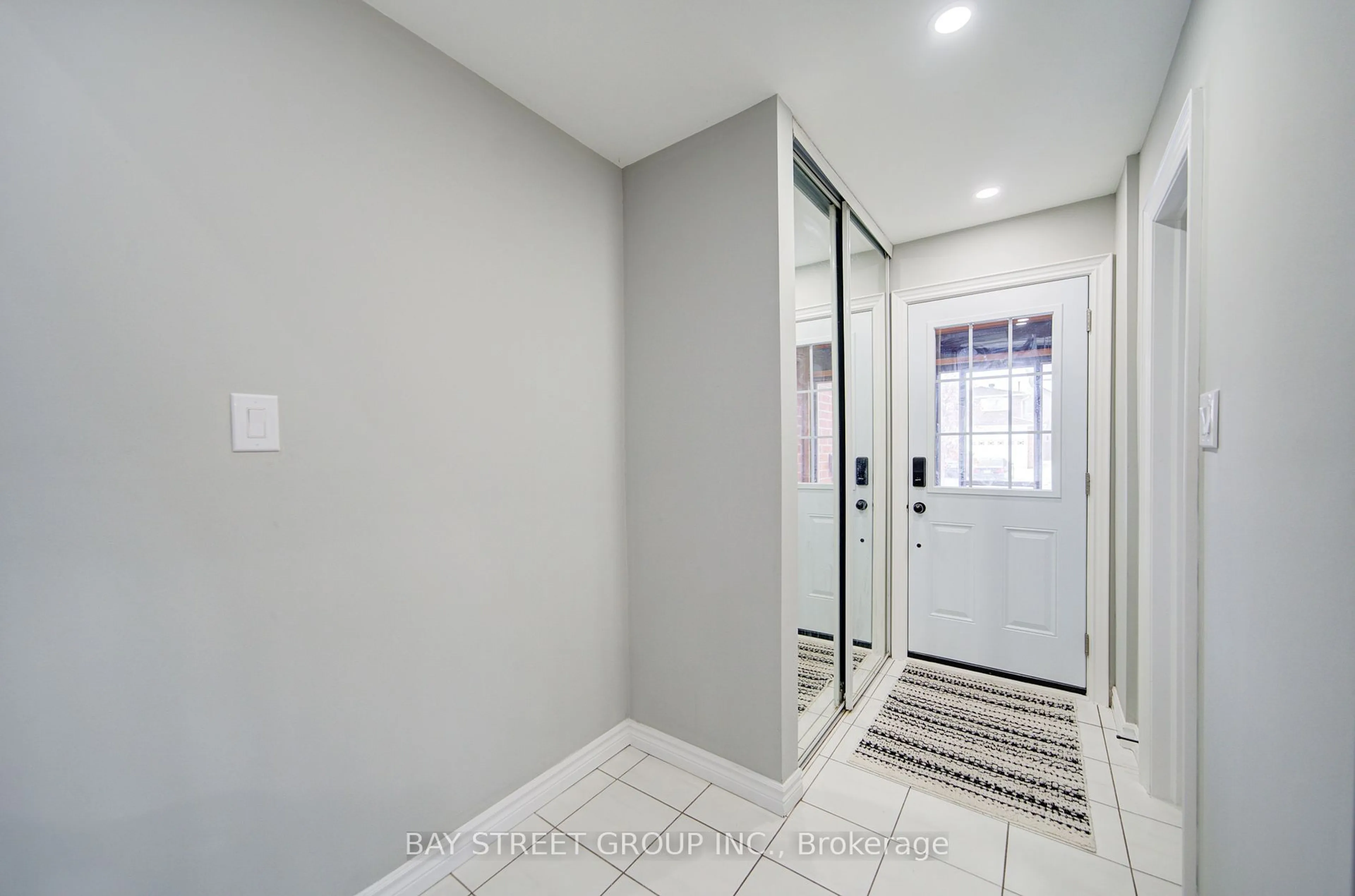 Indoor entryway for 49 Trothen Circ, Markham Ontario L3P 4H3