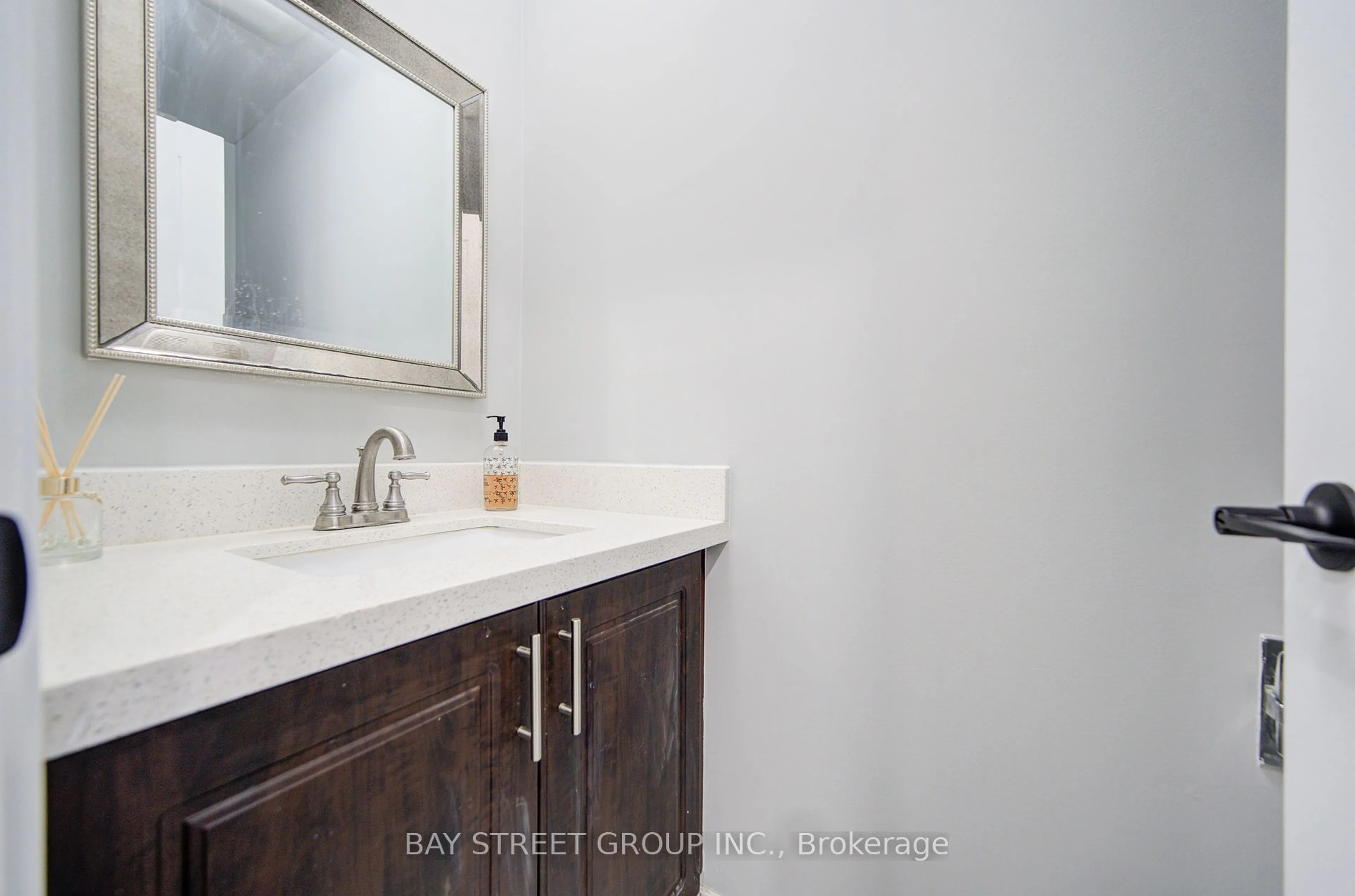 Standard bathroom, ceramic/tile floor for 49 Trothen Circ, Markham Ontario L3P 4H3