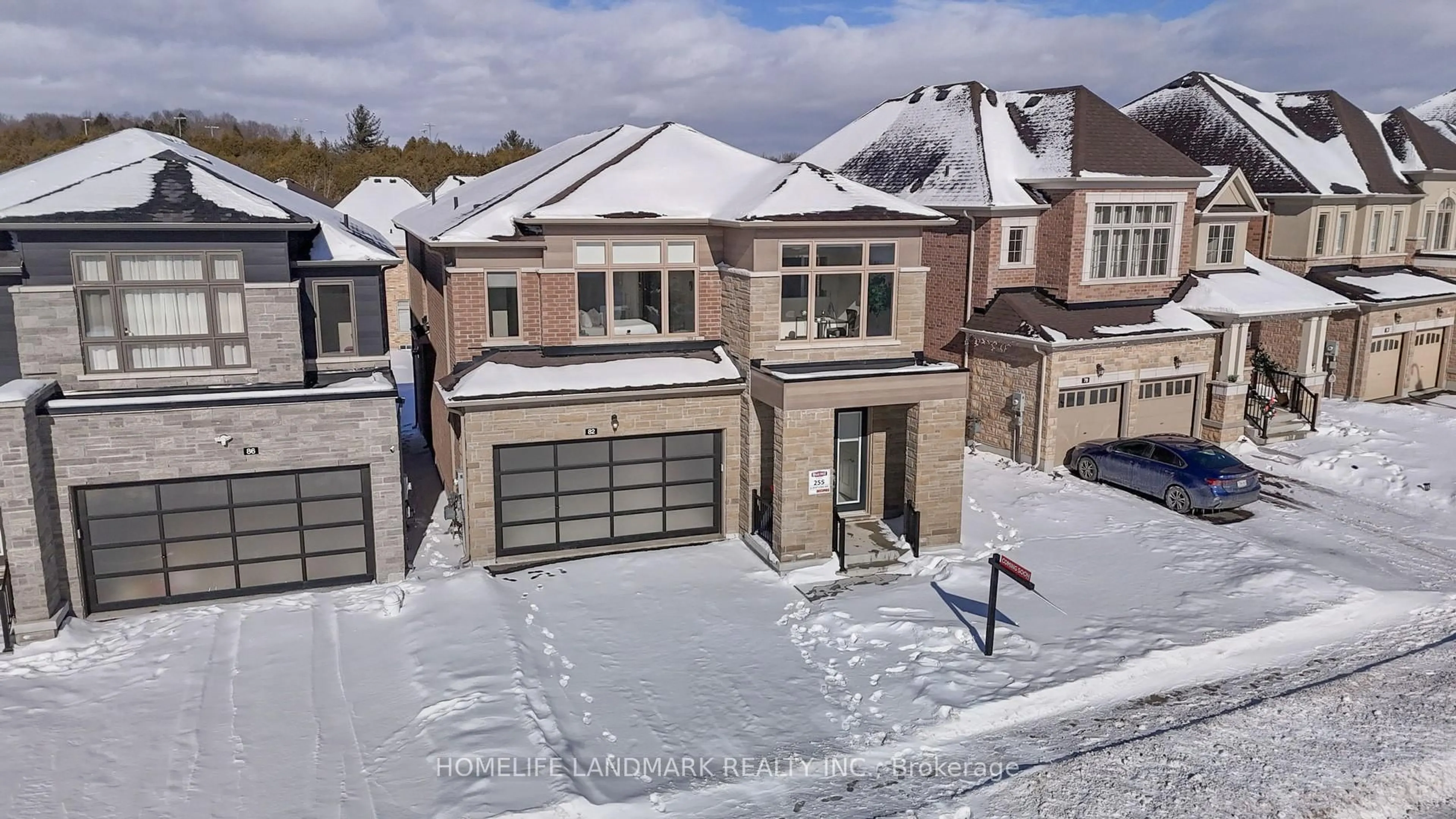 A pic from outside/outdoor area/front of a property/back of a property/a pic from drone, street for 82 Kentledge Ave, East Gwillimbury Ontario L9N 0V9