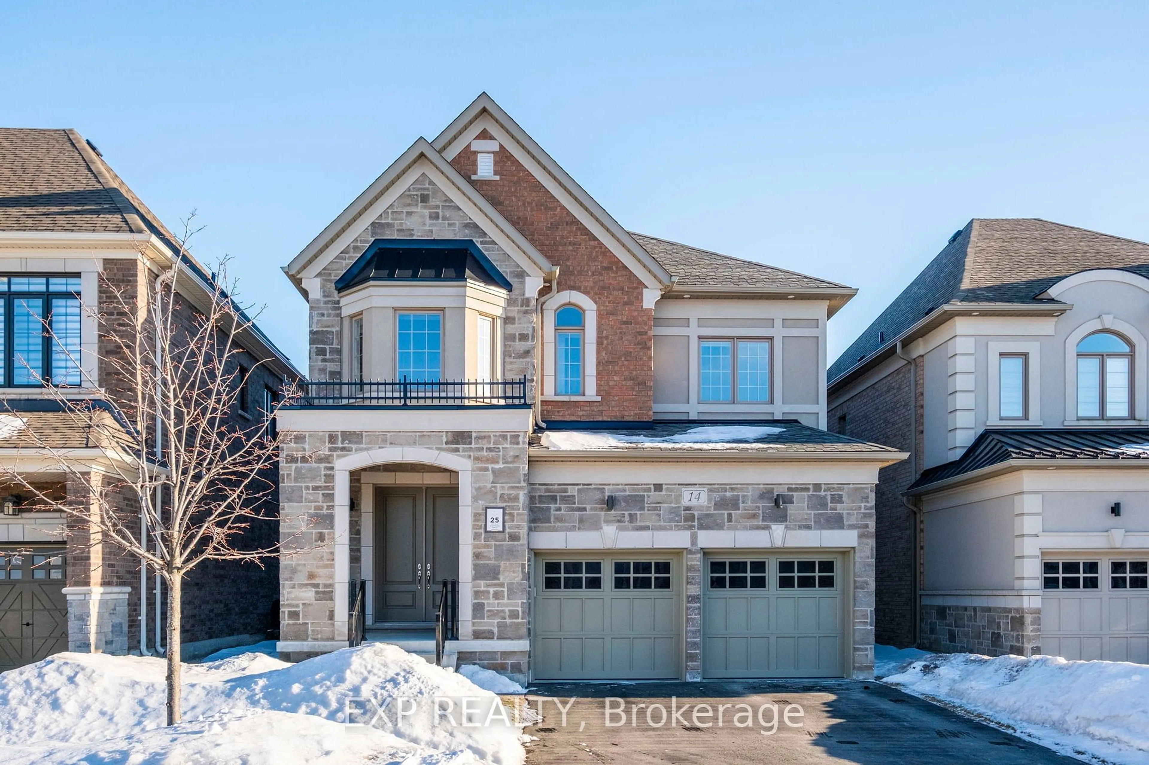 Home with brick exterior material, street for 14 Botelho Circ, Aurora Ontario L4G 3X3