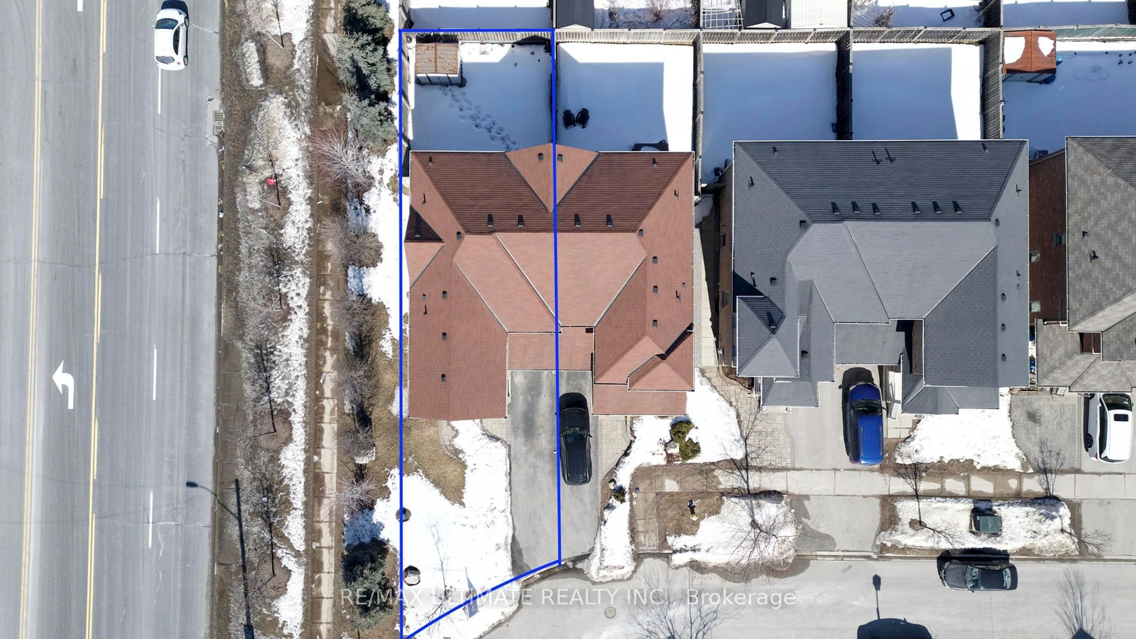 A pic from outside/outdoor area/front of a property/back of a property/a pic from drone, building for 70 Carolina Rose Cres, Markham Ontario L6E 0J6