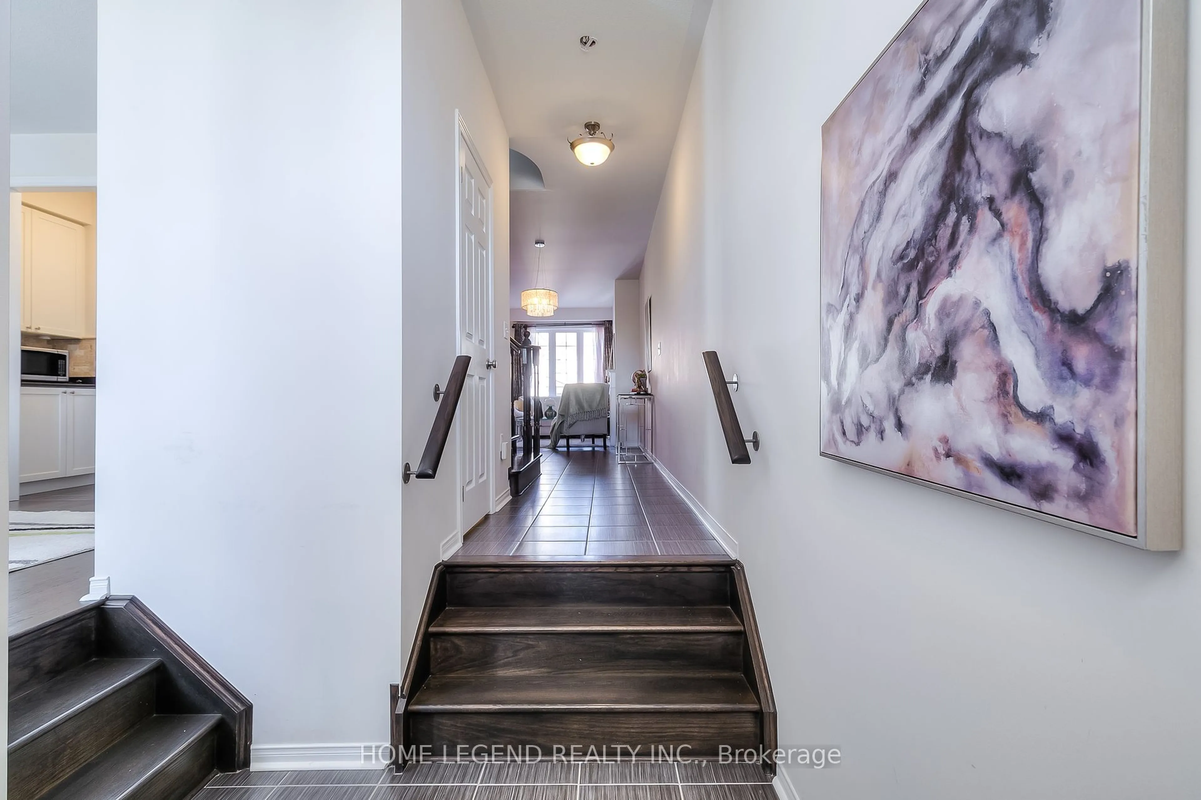 Indoor foyer for 10347 Woodbine Ave, Markham Ontario L6C 1J1