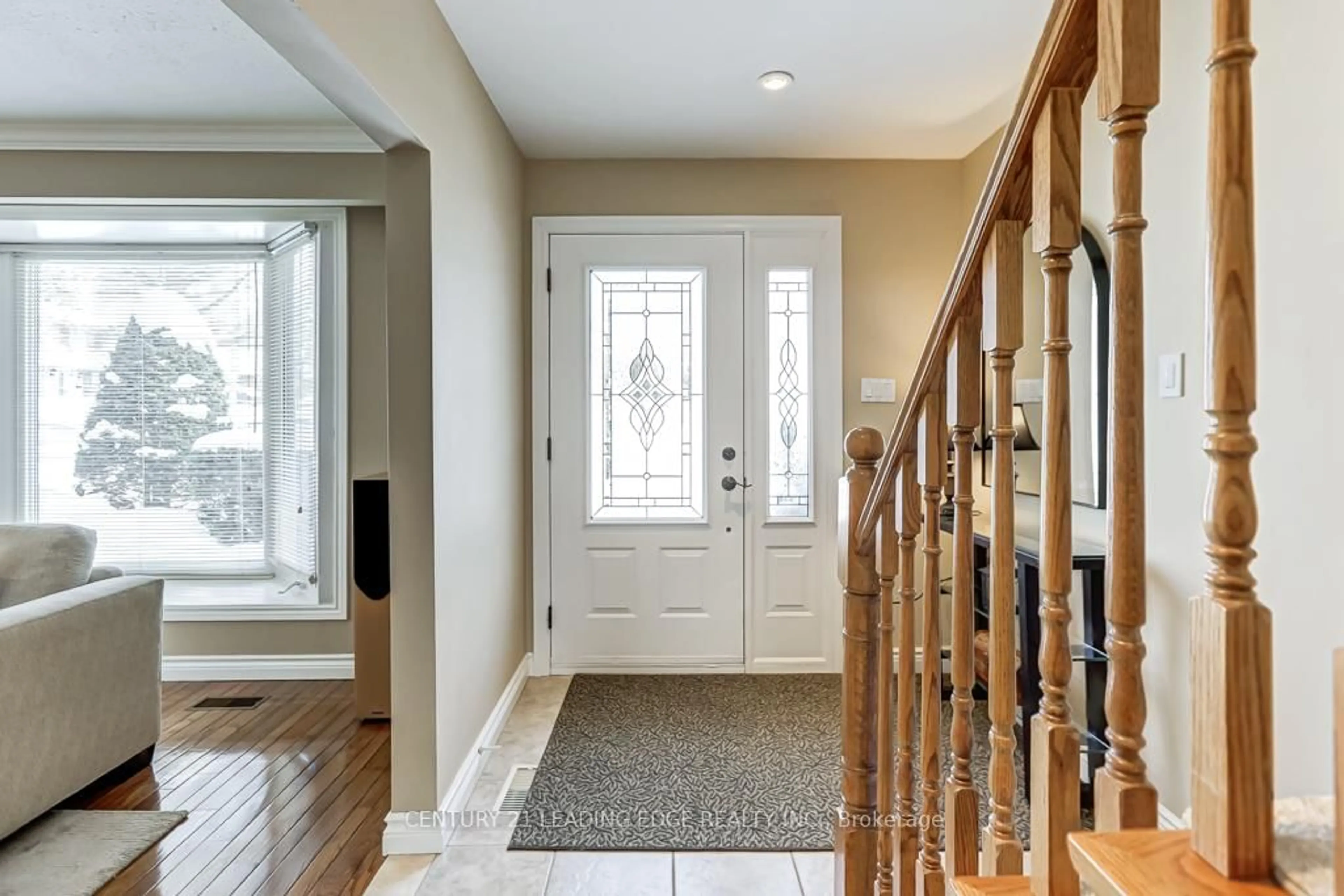 Indoor entryway for 36 WALKERTON Dr, Markham Ontario L3P 1H8