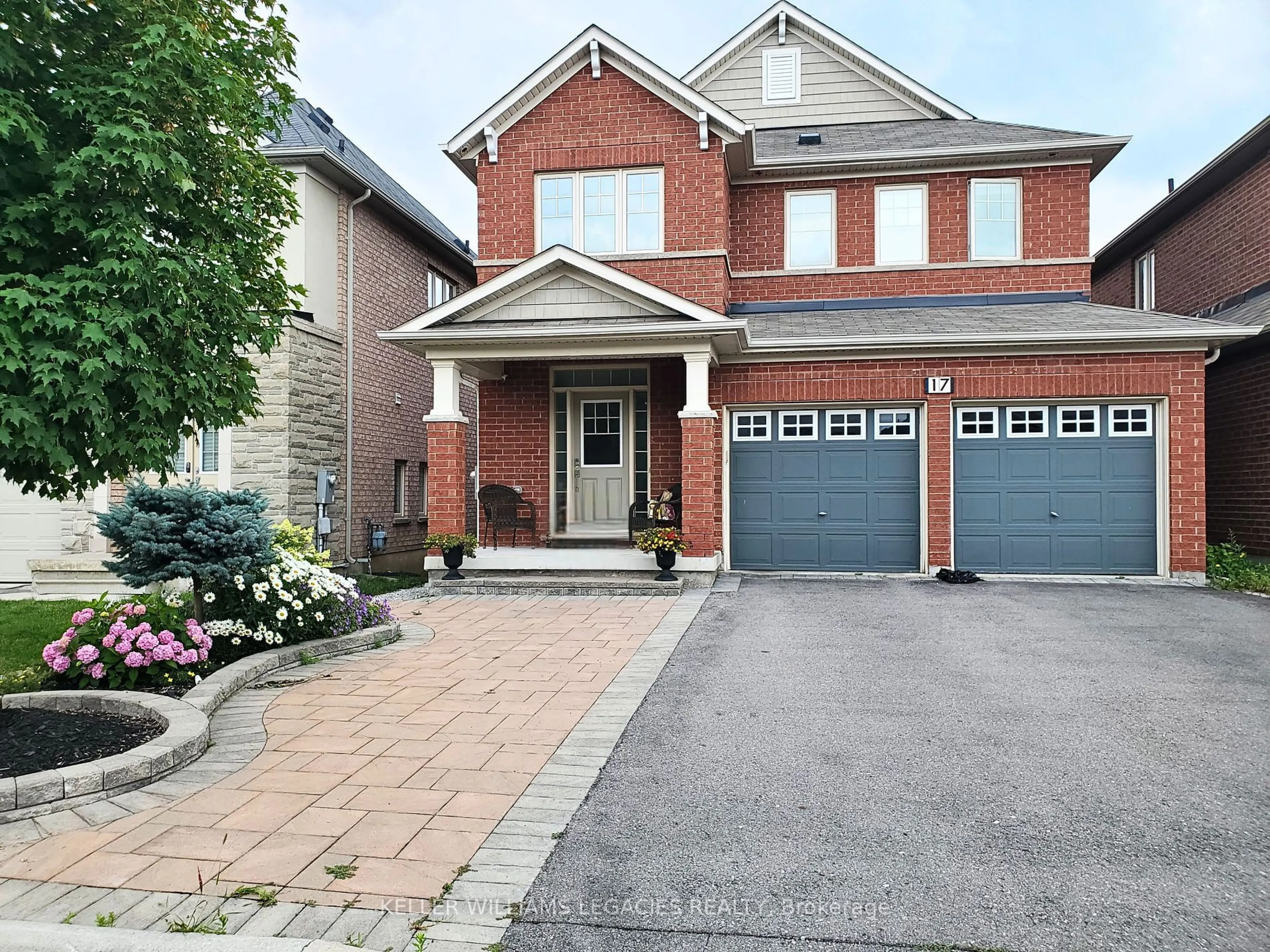 Home with brick exterior material, street for 17 Mansard Dr, Richmond Hill Ontario L4E 0L8