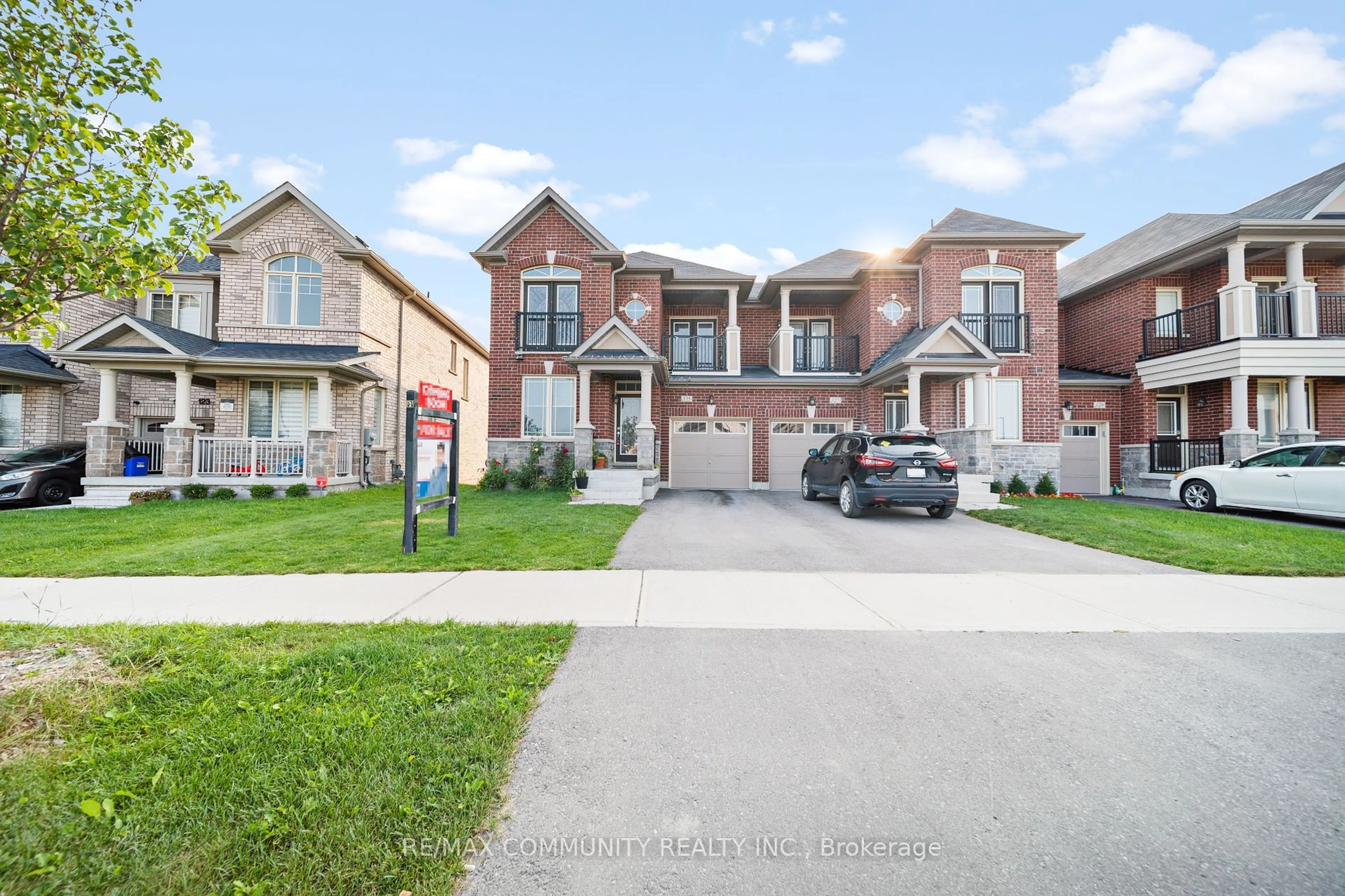 Home with brick exterior material, street for 125 Jim Mortson Dr, East Gwillimbury Ontario L9N 0Y9