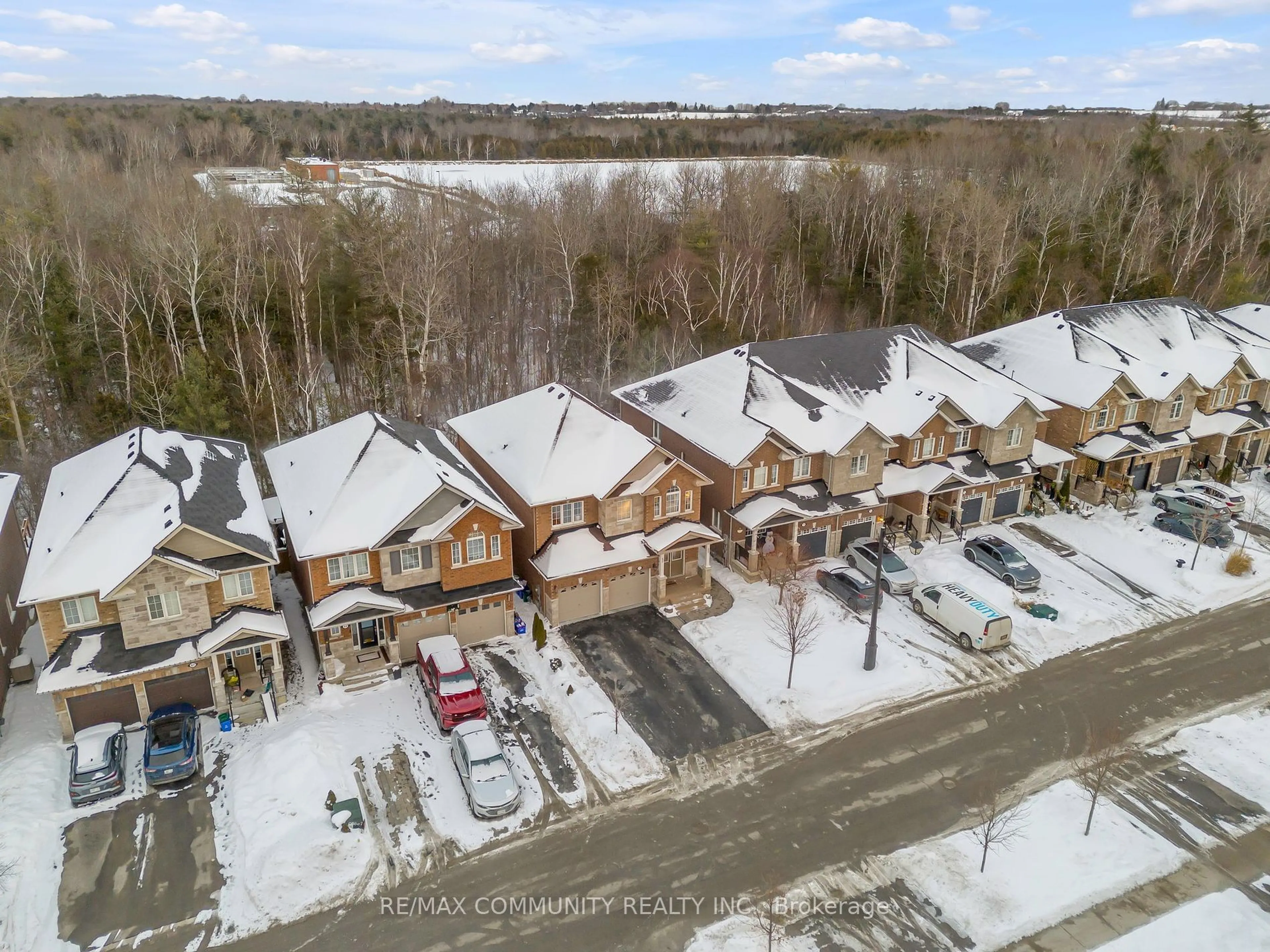 A pic from outside/outdoor area/front of a property/back of a property/a pic from drone, street for 71 Scotia Rd, Georgina Ontario L0E 1R0