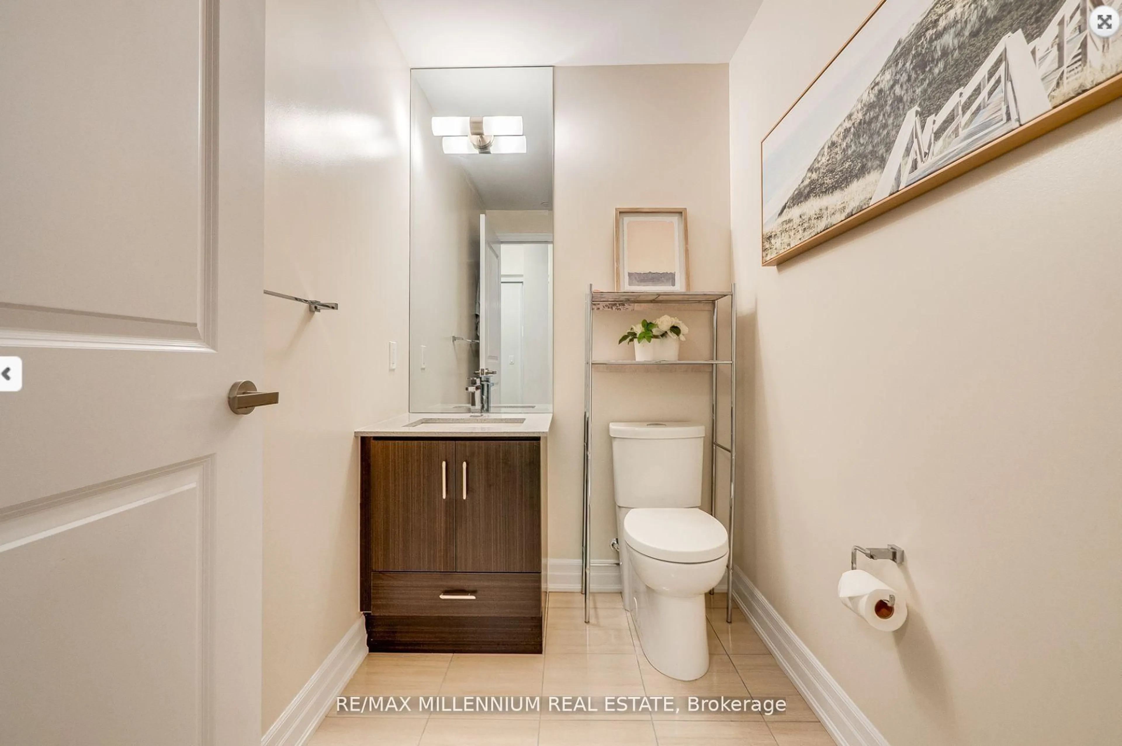 Standard bathroom, ceramic/tile floor for 9075 Jane St #421, Vaughan Ontario L4K 2M9