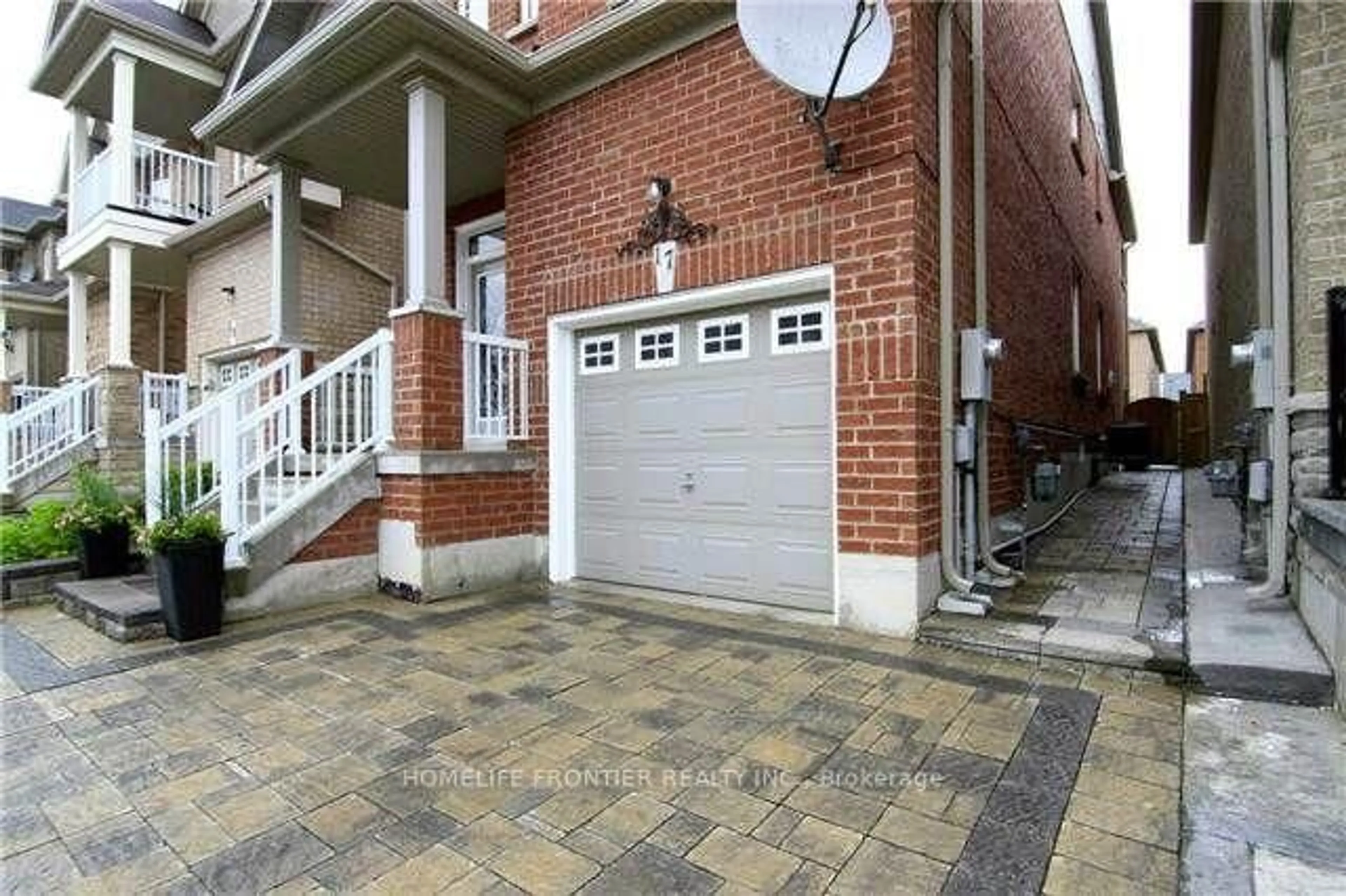 Home with brick exterior material, street for 17 White Beach Cres, Vaughan Ontario L6A 0R1