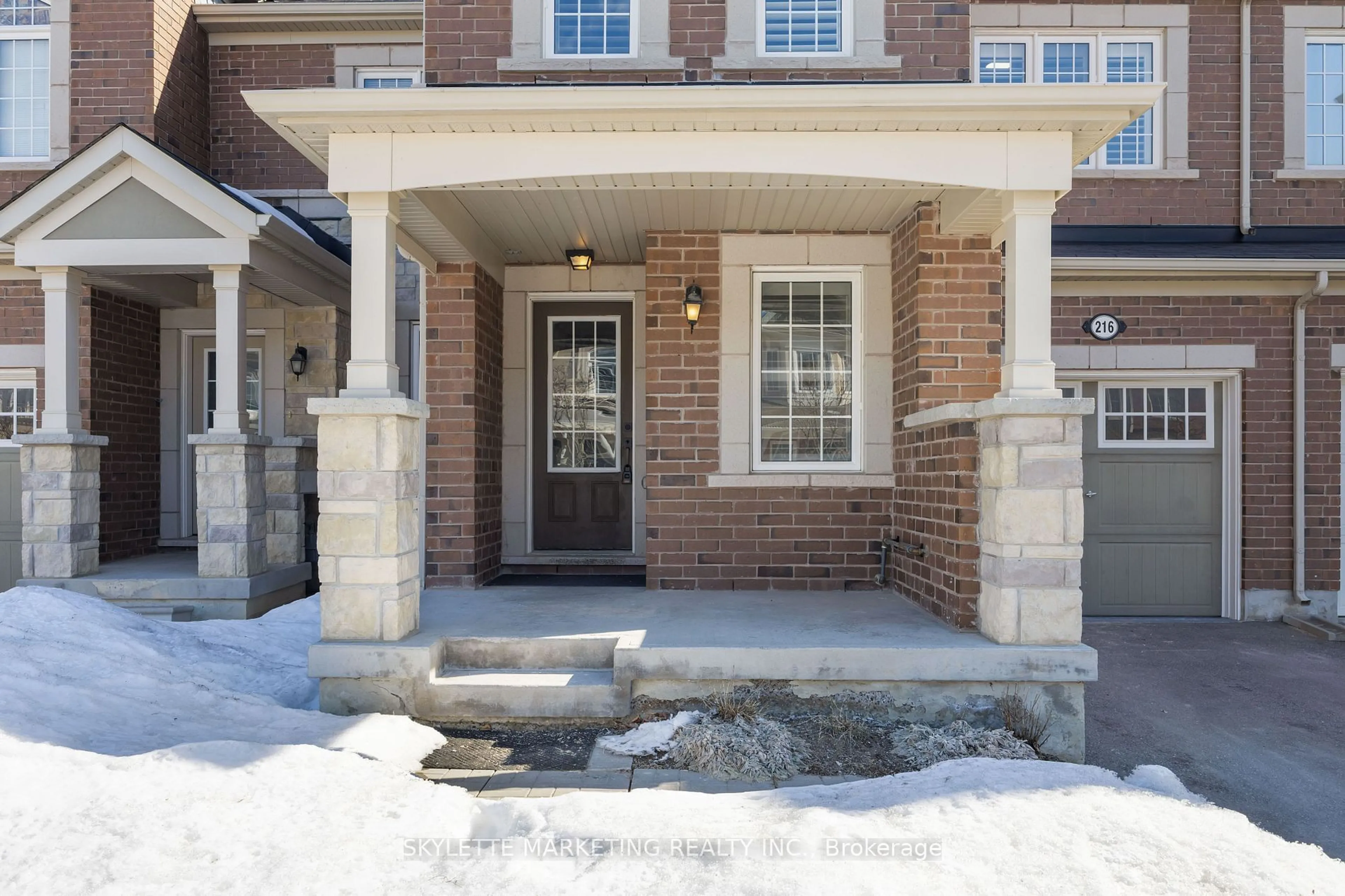 Indoor entryway for 216 Payne Cres, Aurora Ontario L4G 0T6