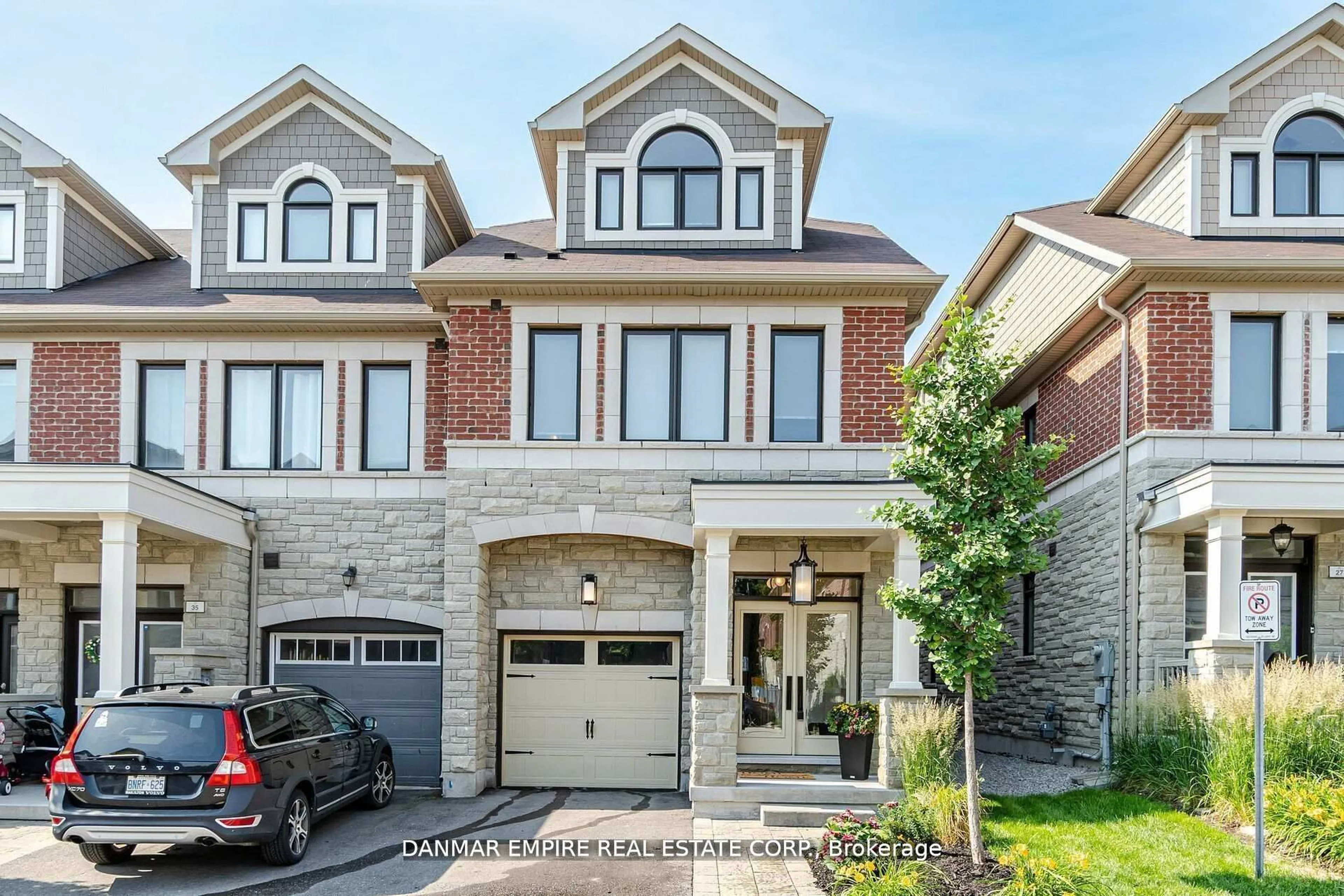 Home with brick exterior material, street for 31 Hiawatha Crt, Vaughan Ontario L4L 0J2