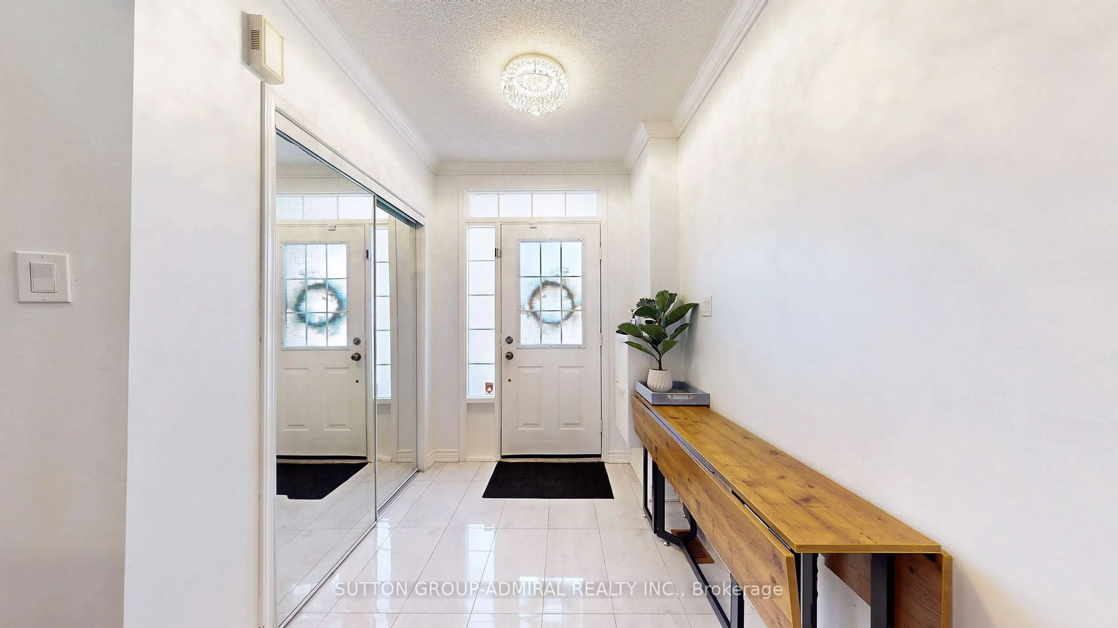 Indoor entryway for 11 Haymer Dr, Vaughan Ontario L6A 3K9