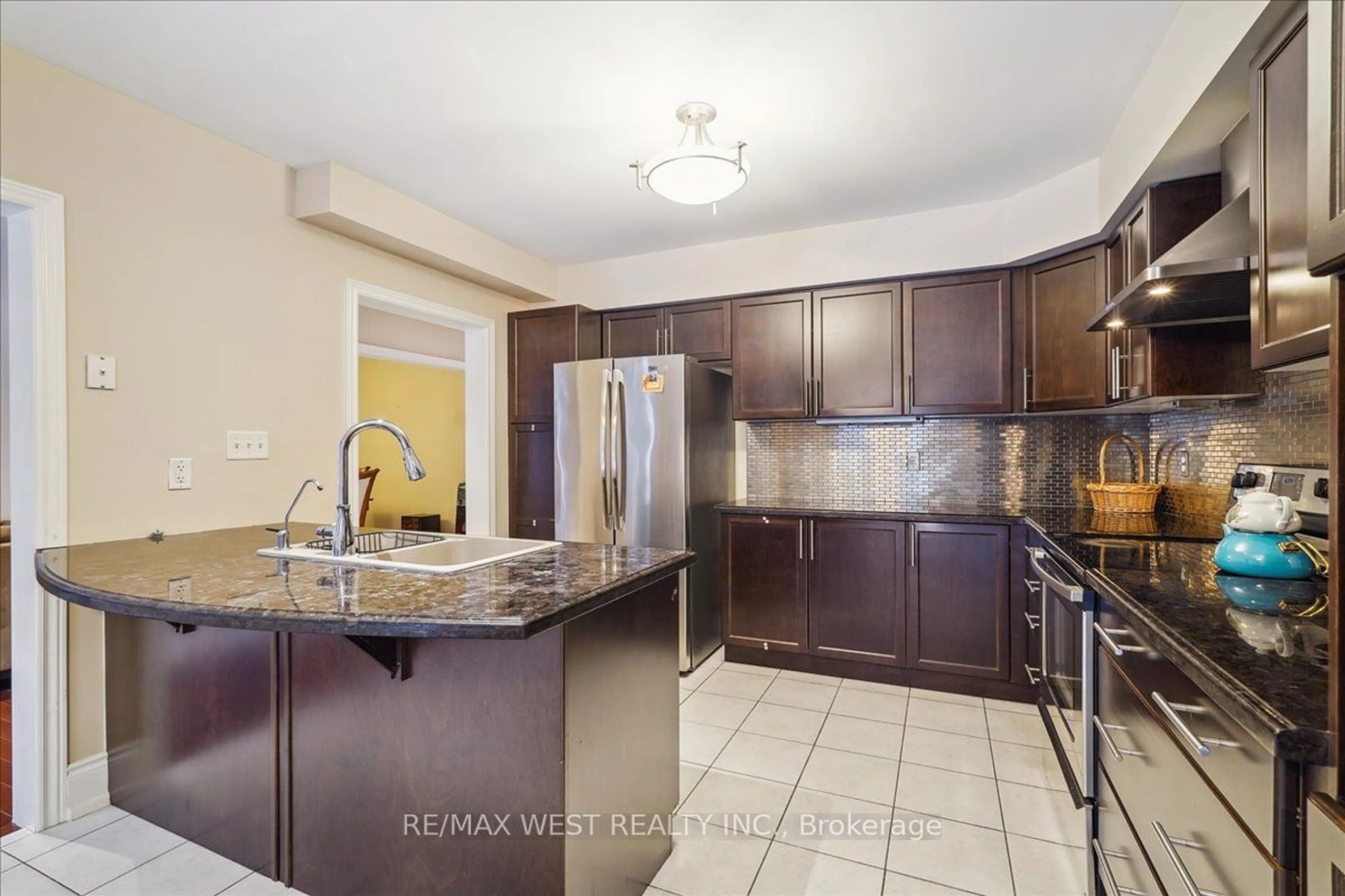 Open concept kitchen, ceramic/tile floor for 55 Mynden Way, Newmarket Ontario L3X 3A8