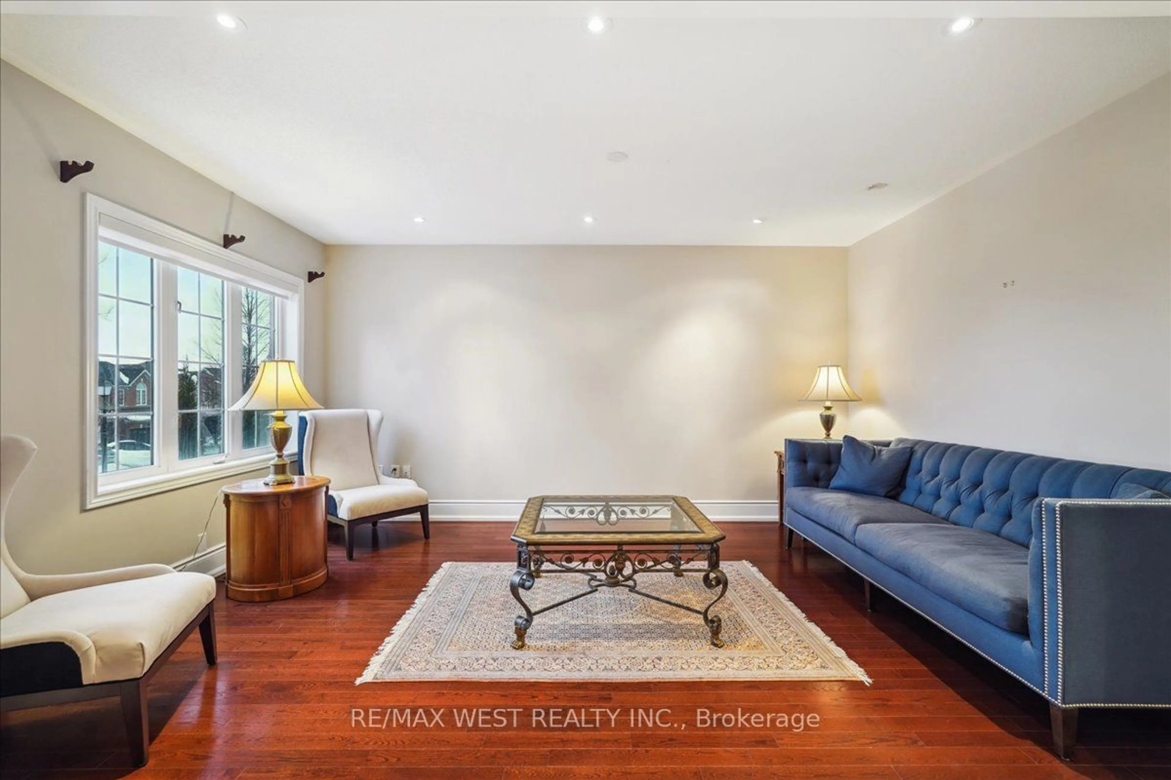 Living room with furniture, wood/laminate floor for 55 Mynden Way, Newmarket Ontario L3X 3A8