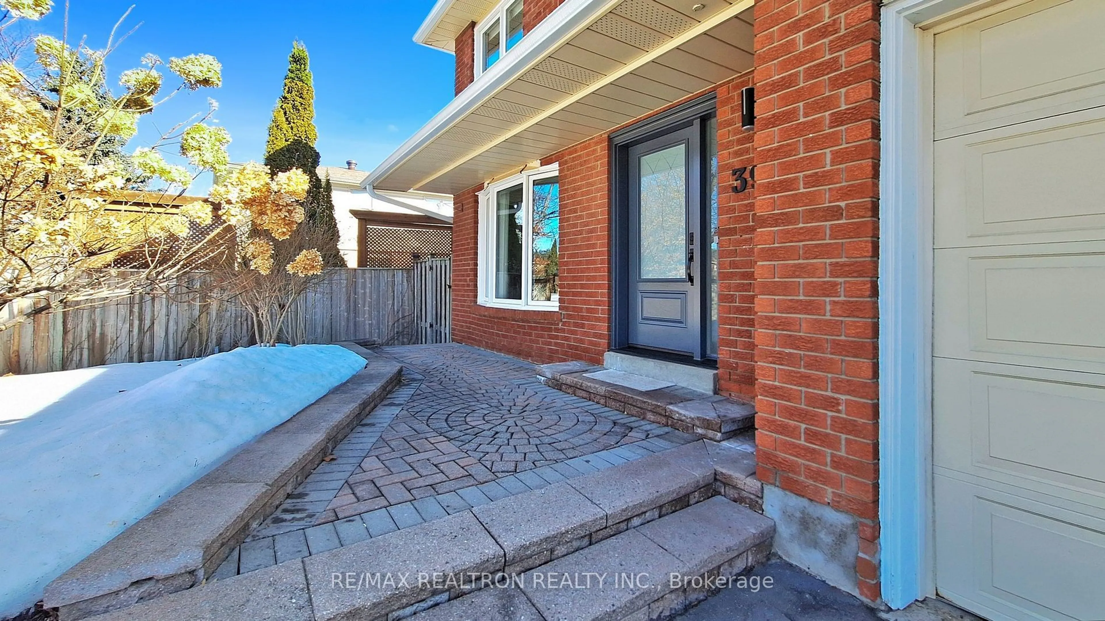 Home with brick exterior material, street for 391 Ashworth Dr, Newmarket Ontario L3Y 6T7