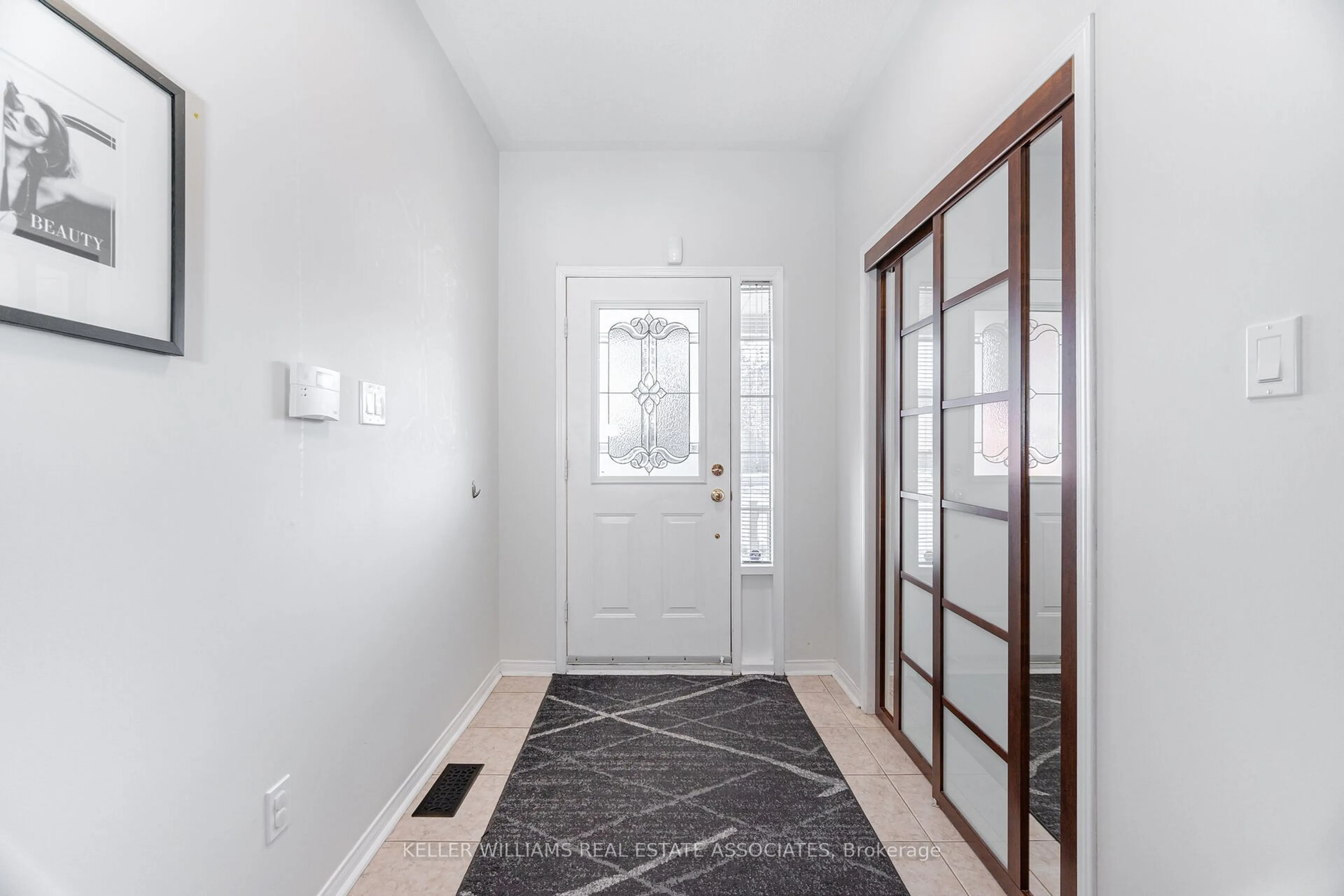 Indoor entryway for 32 Blue Willow Dr, Vaughan Ontario L4L 9H1