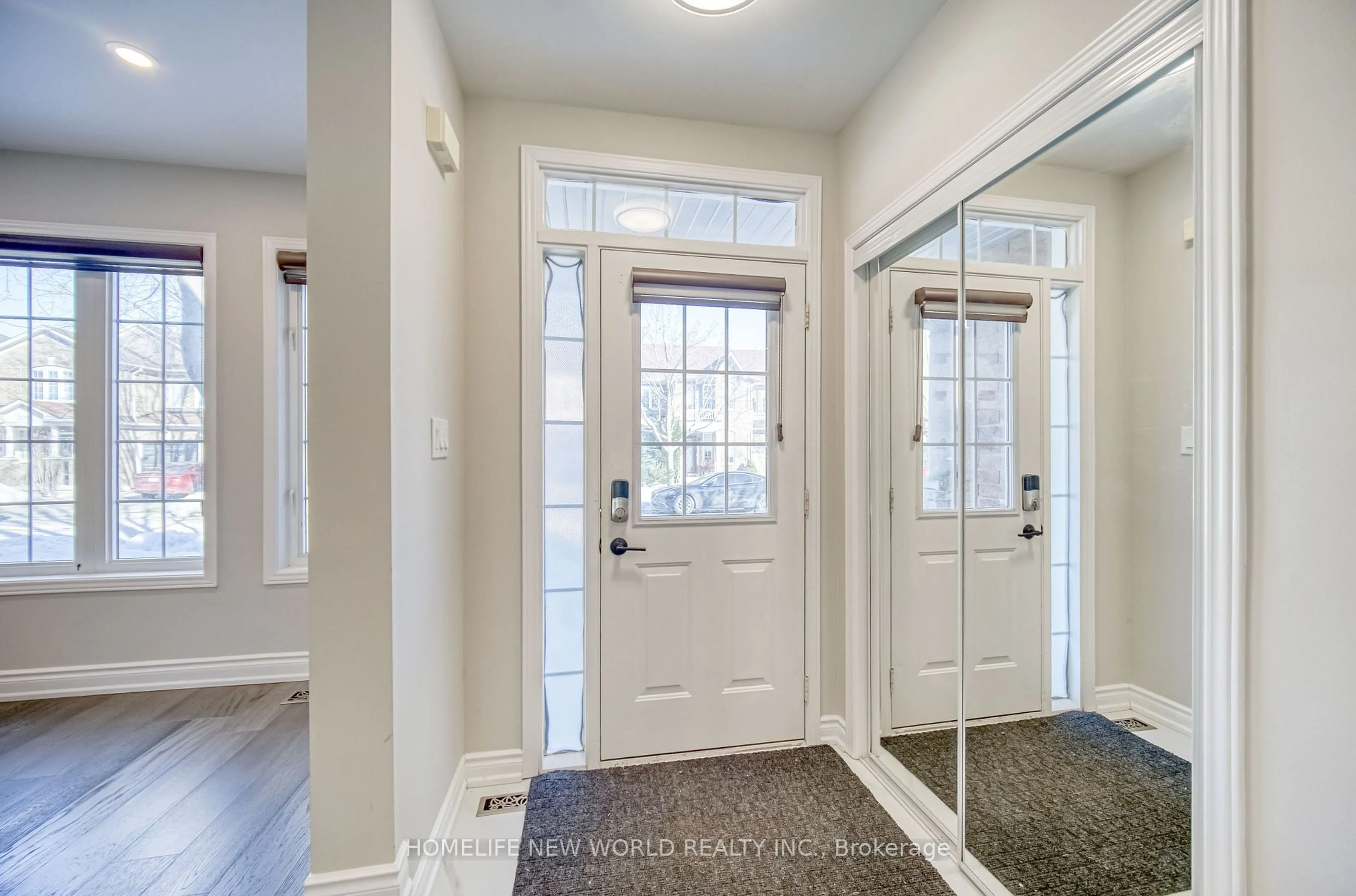 Indoor entryway for 135 Selkirk Dr, Richmond Hill Ontario L4B 4T7