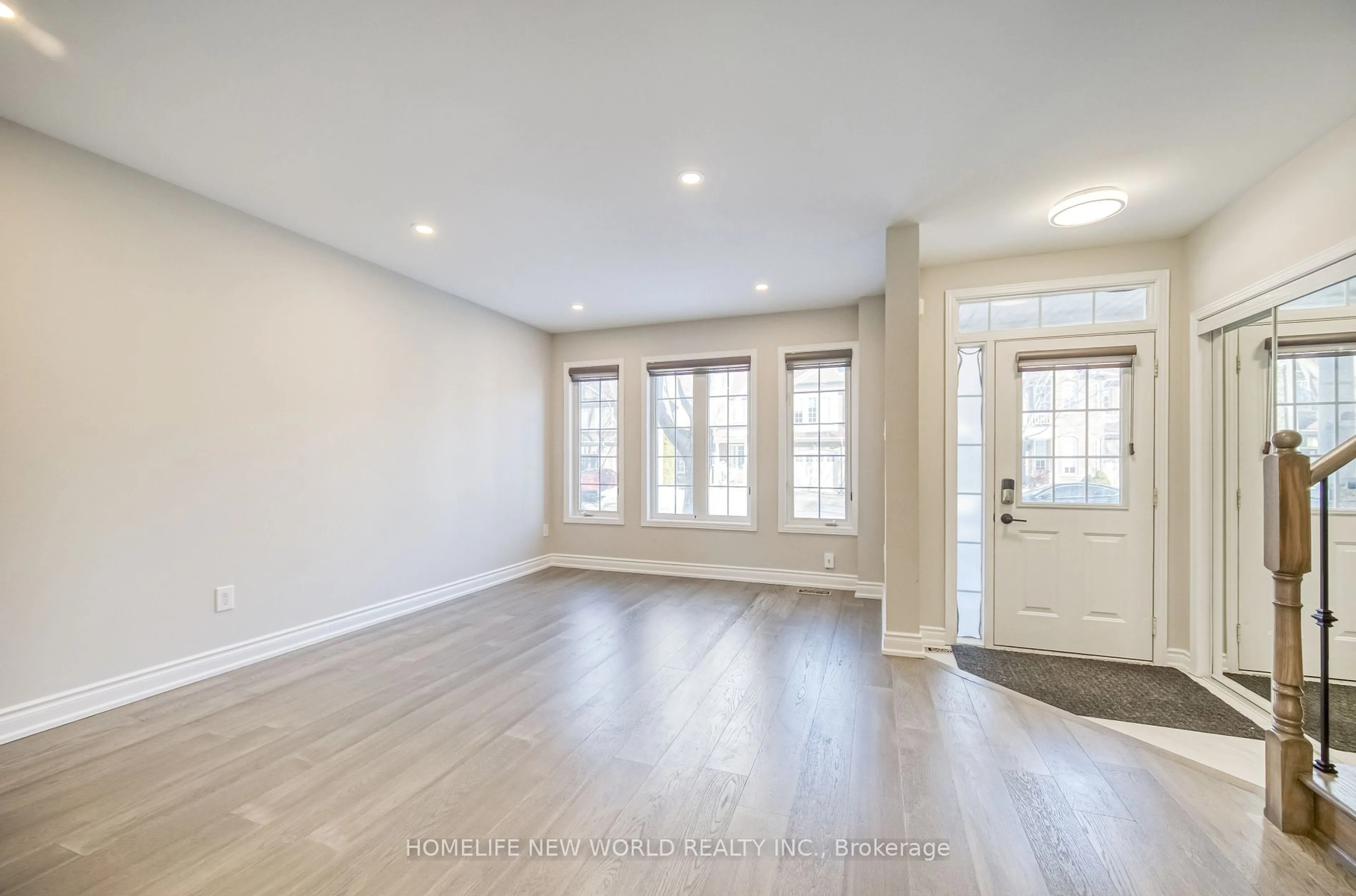 Indoor entryway for 135 Selkirk Dr, Richmond Hill Ontario L4B 4T7