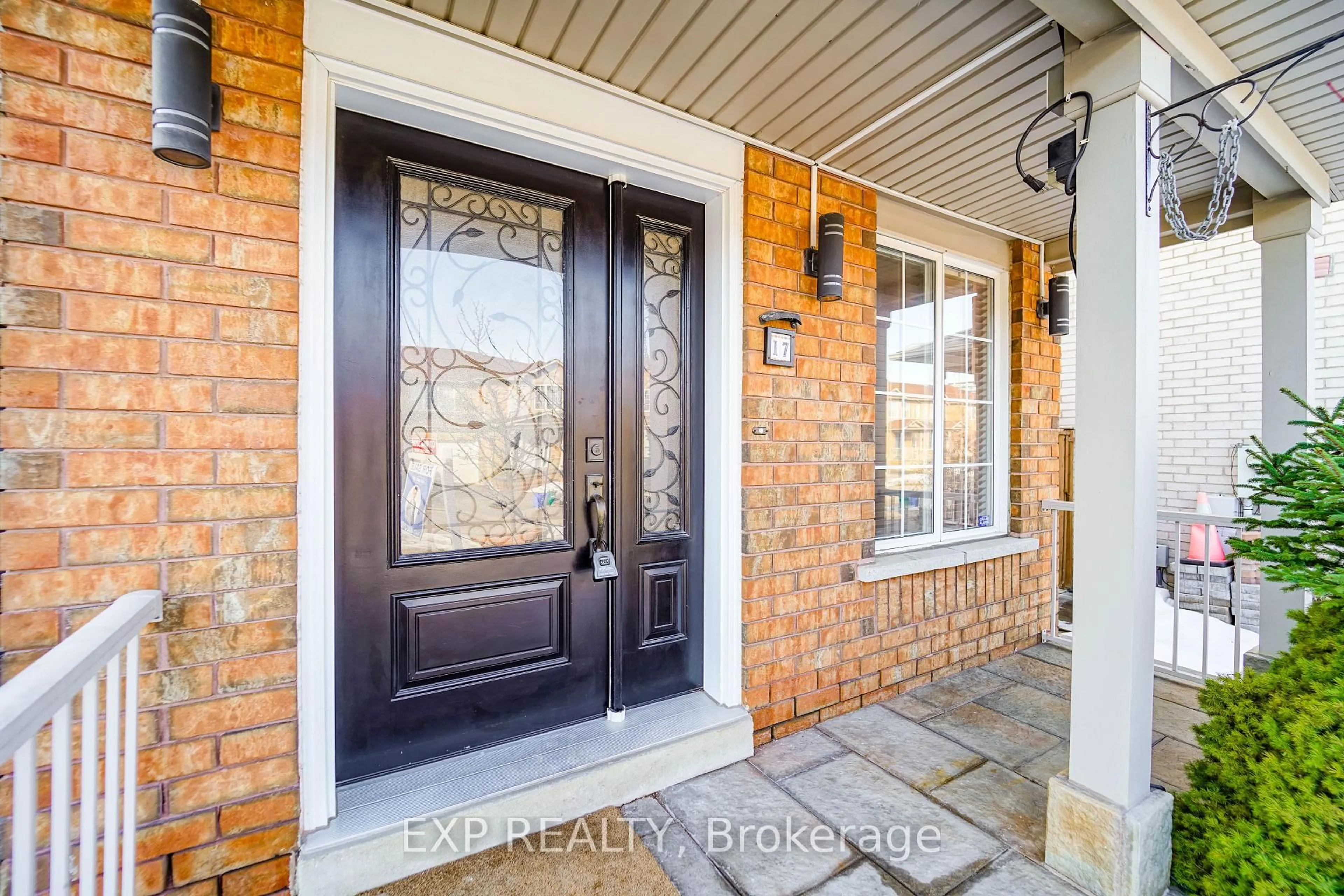 Indoor entryway for 17 Waterton Cres, Richmond Hill Ontario L4B 4L7