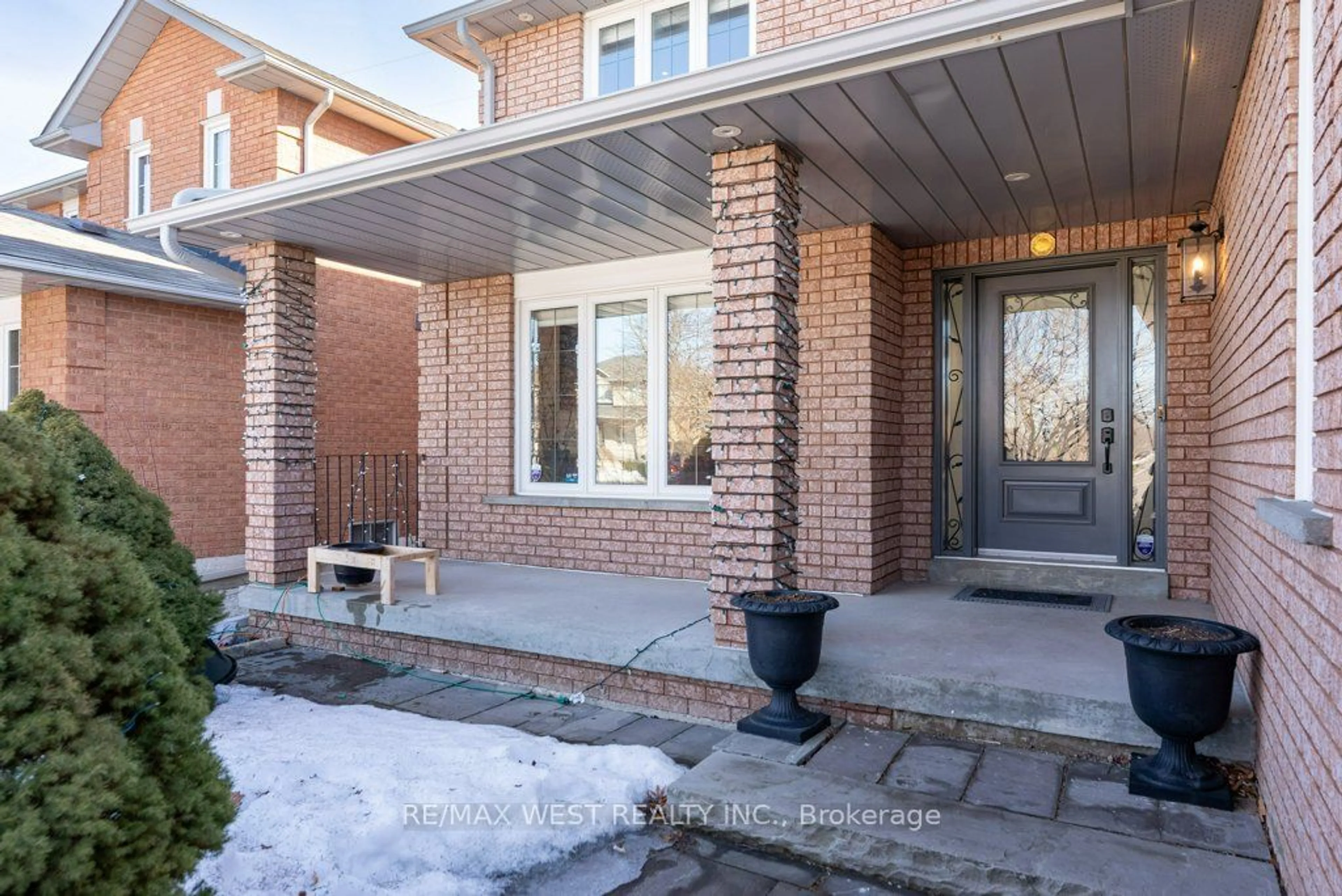 Home with brick exterior material, street for 196 Mapes Ave, Vaughan Ontario L4L 8R8