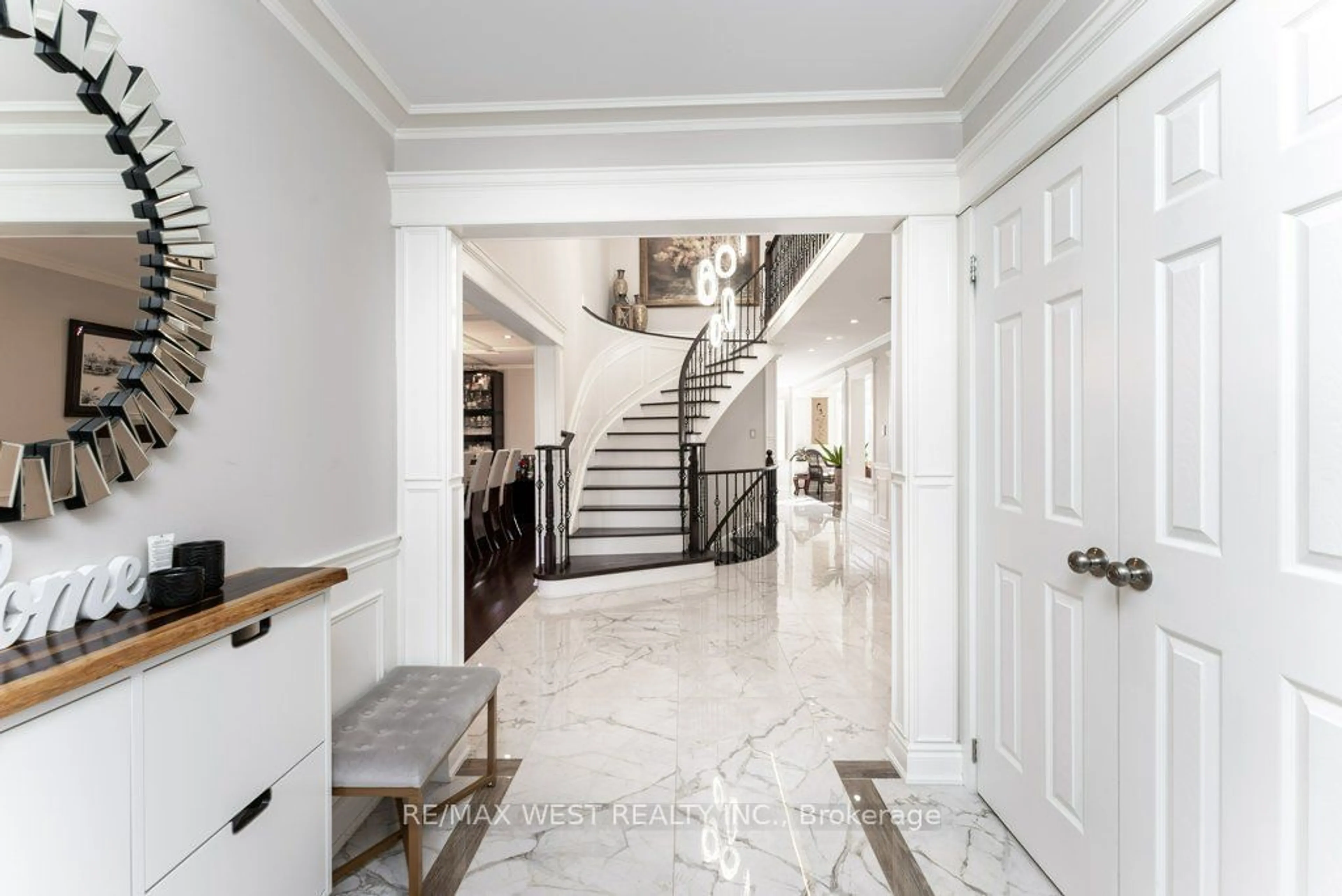 Indoor foyer for 196 Mapes Ave, Vaughan Ontario L4L 8R8