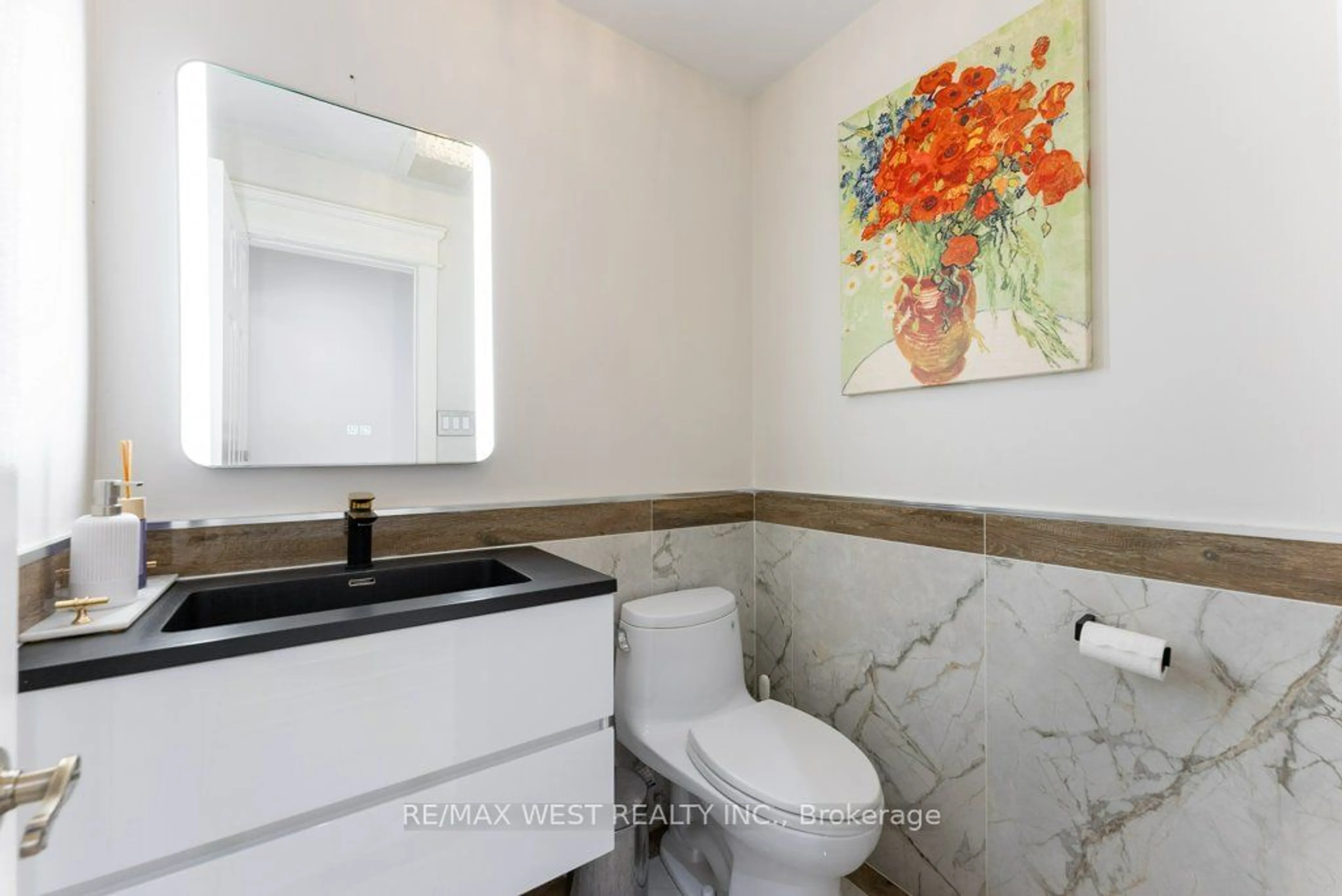 Standard bathroom, ceramic/tile floor for 196 Mapes Ave, Vaughan Ontario L4L 8R8